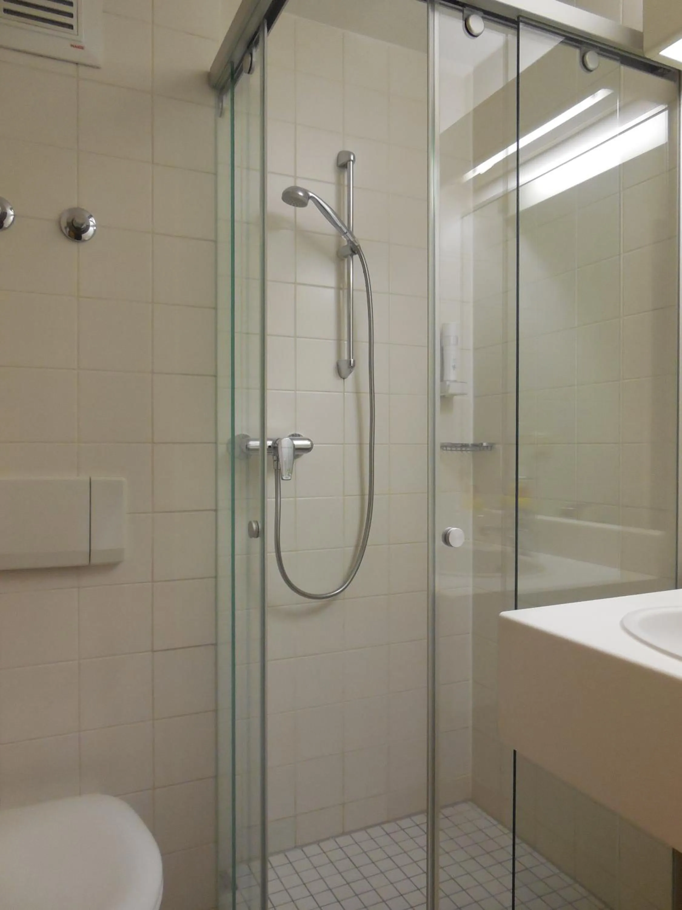 Shower in Hotel Schober