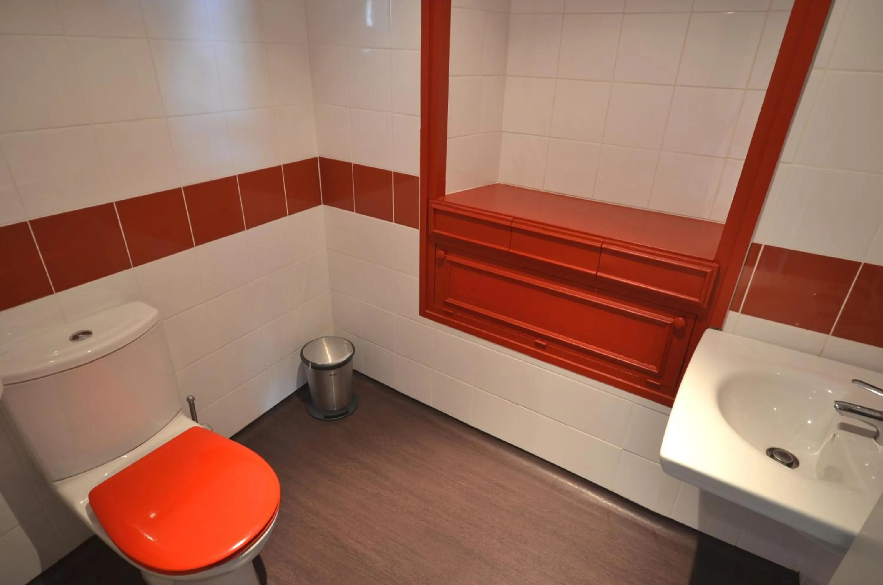Toilet, Bathroom in Hotel Restaurant La Regence