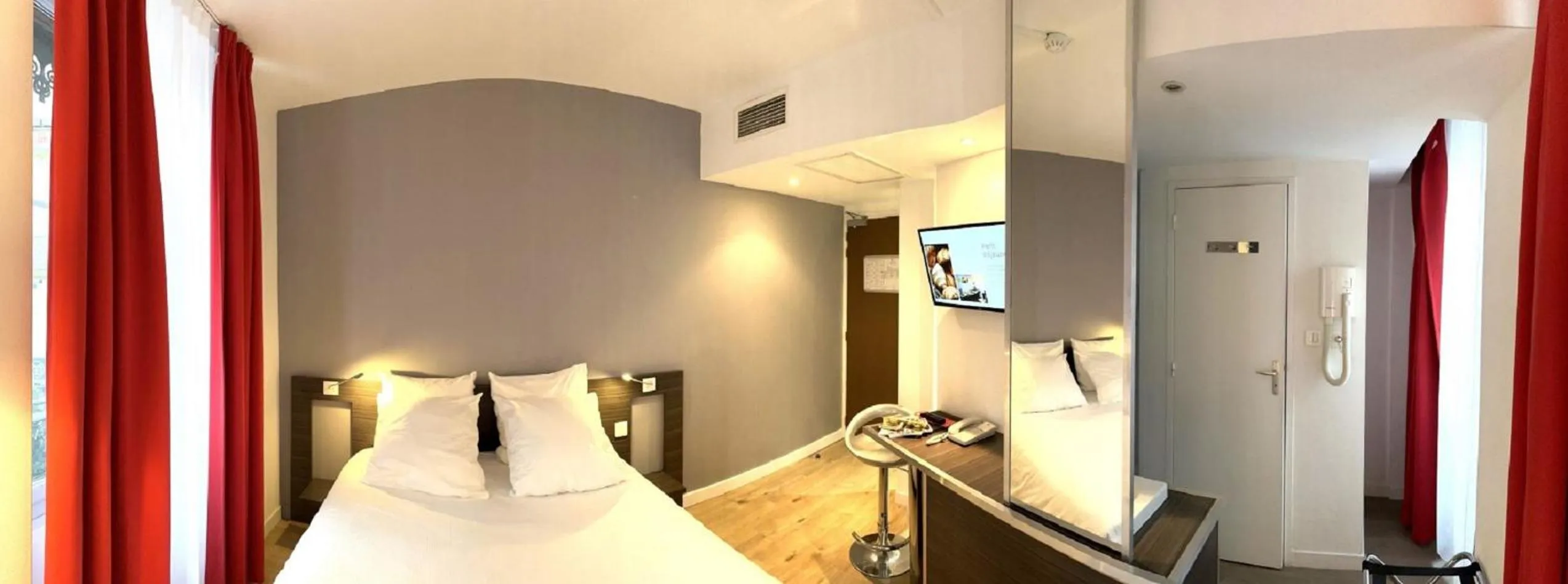 Photo of the whole room, Bed in Hôtel Le Cousture