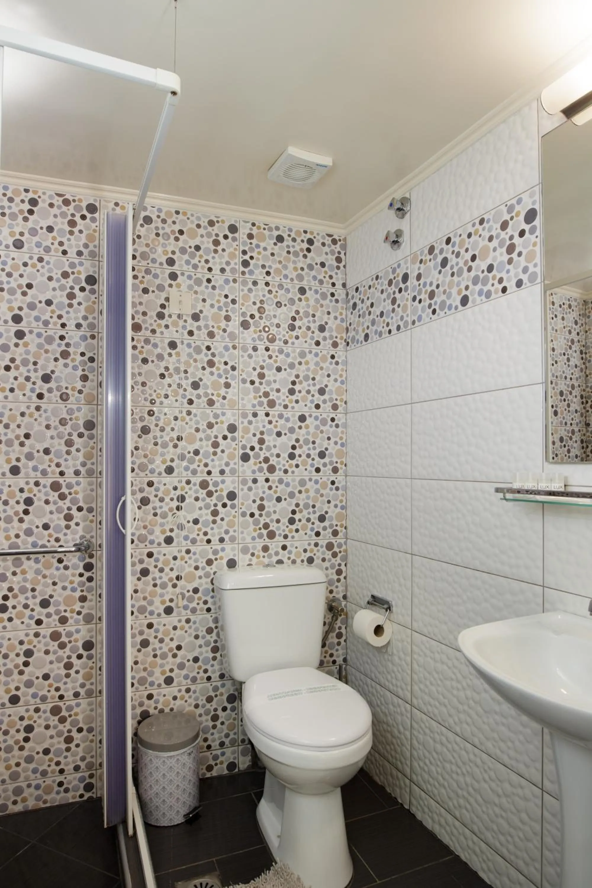 Shower in Hotel Ideon