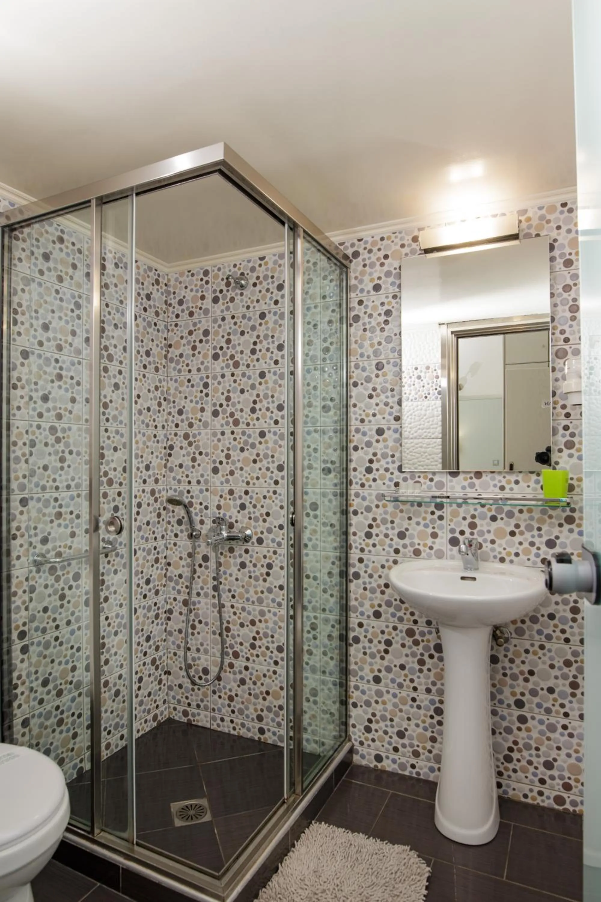 Shower in Hotel Ideon