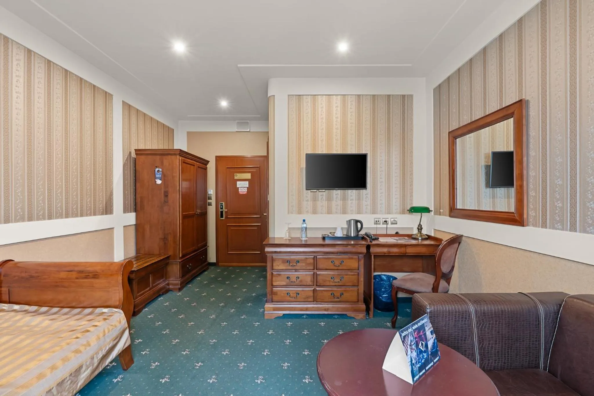 Bed in Hotel Diament Arsenal Palace Katowice - Chorzów