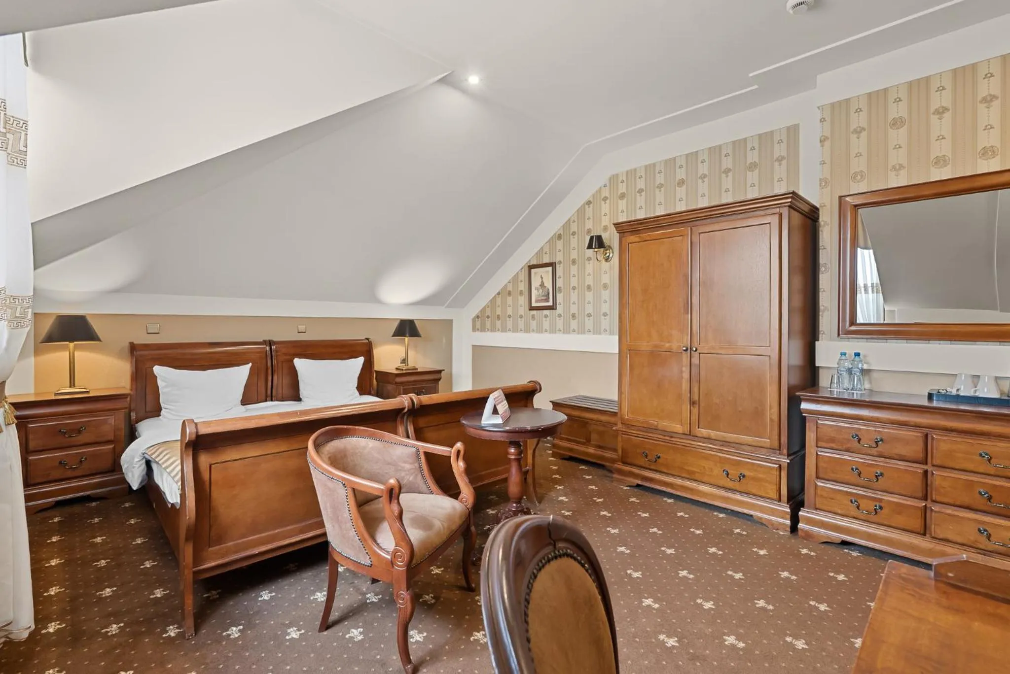 Bed in Hotel Diament Arsenal Palace Katowice - Chorzów