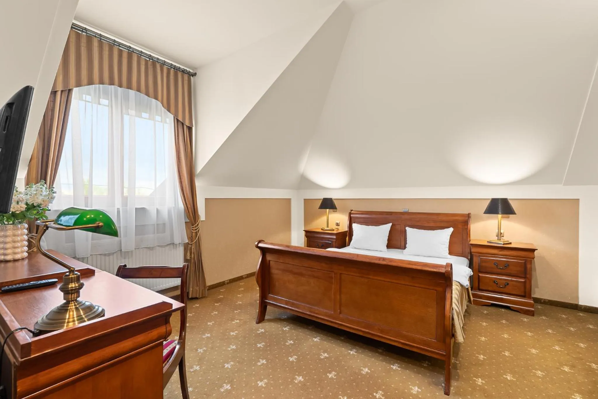 Bed in Hotel Diament Arsenal Palace Katowice - Chorzów