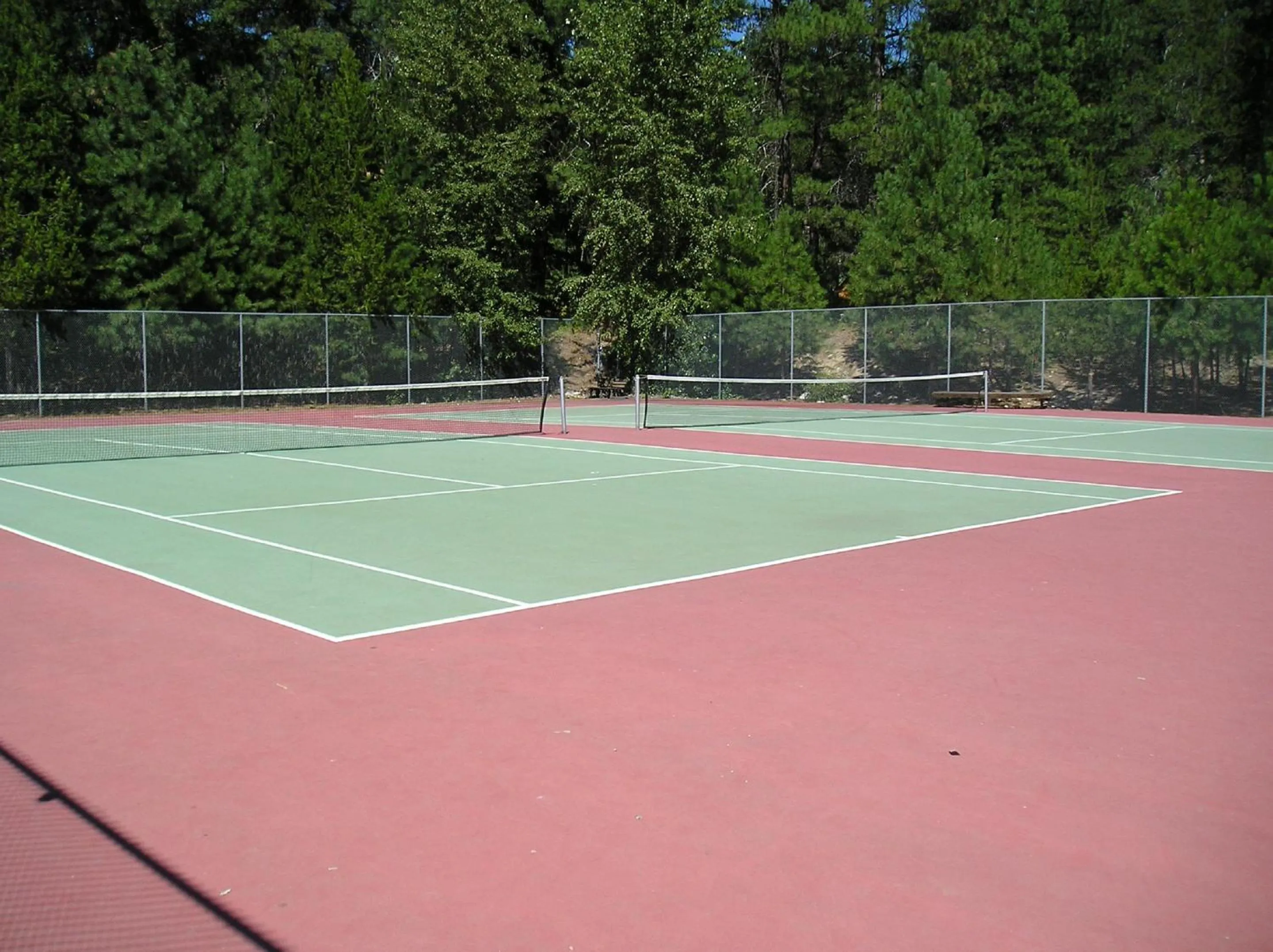 Tennis court in Leavenworth Camping Resort Cottage 5