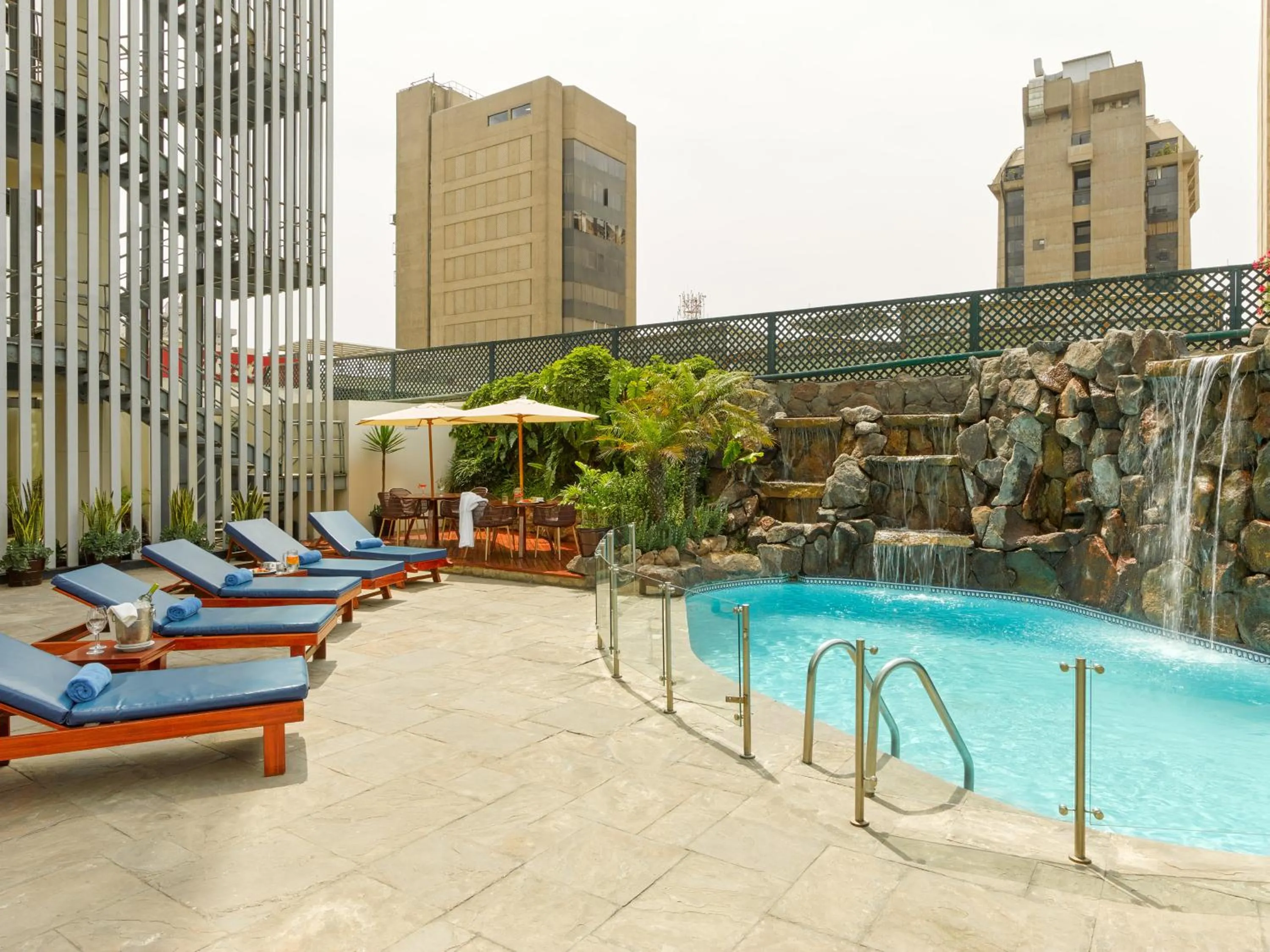 Swimming pool in Hotel Estelar Miraflores