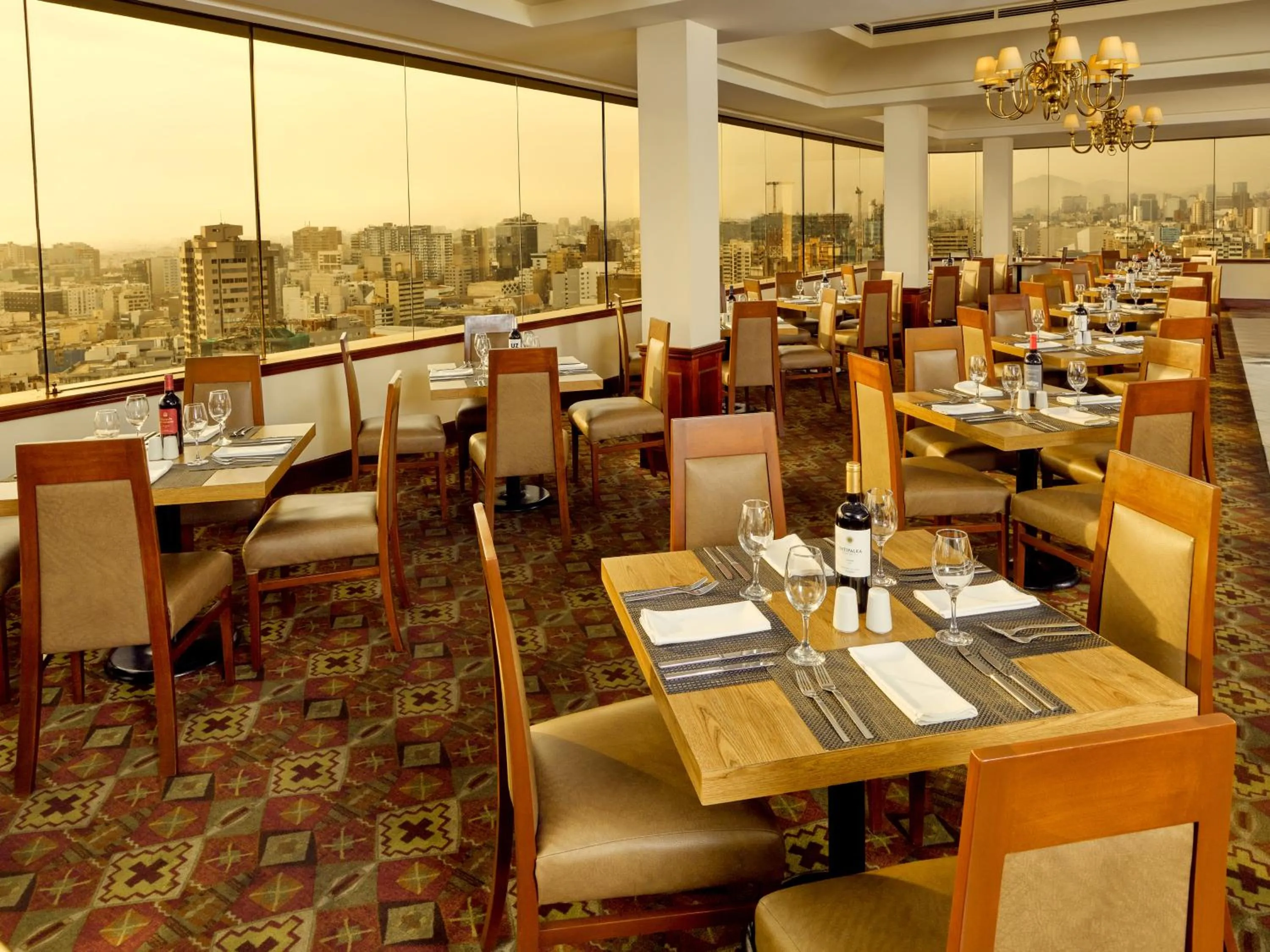 Restaurant/places to eat in Hotel Estelar Miraflores