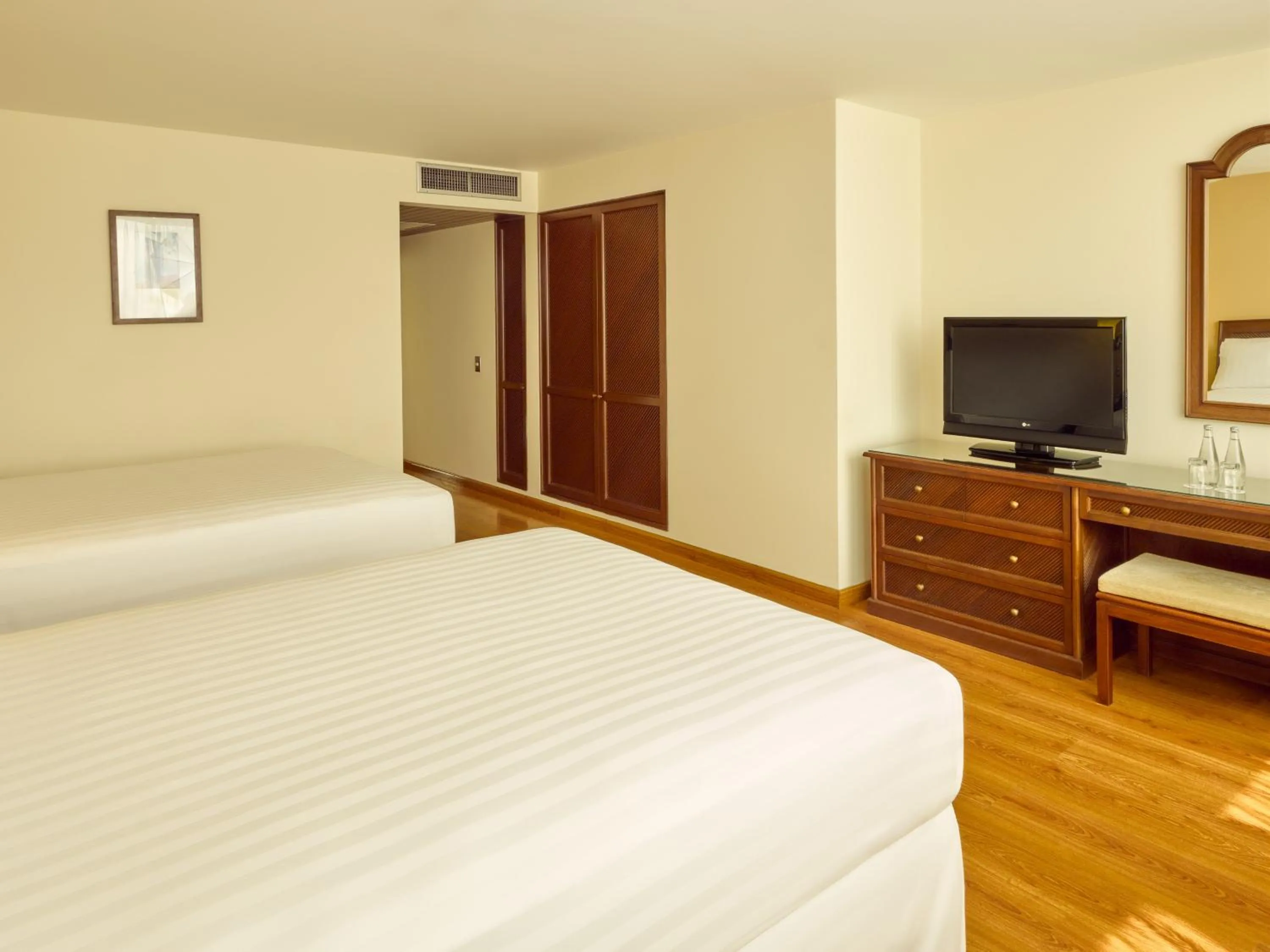 Photo of the whole room, Bed in Hotel Estelar Miraflores