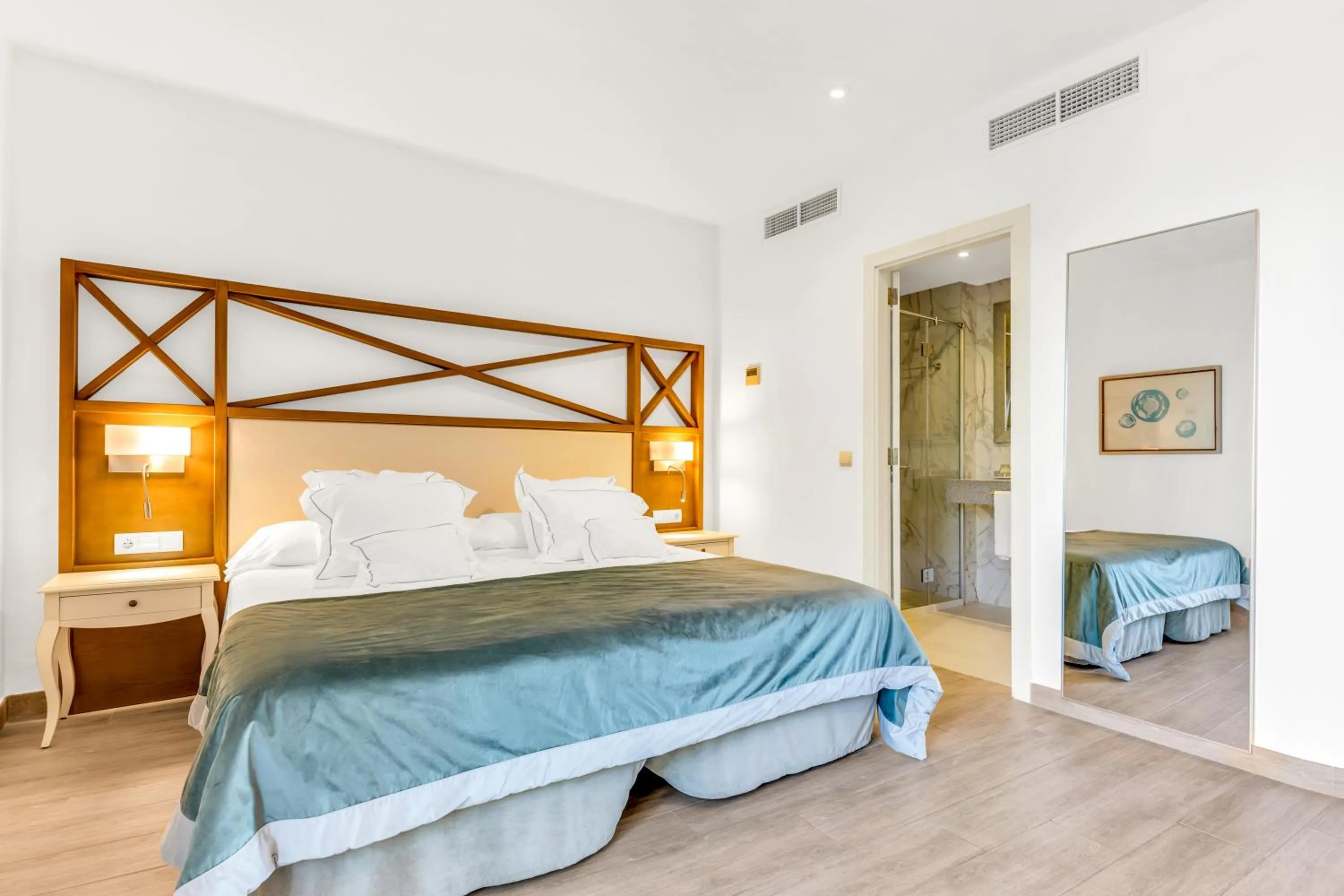 Bedroom, Bed in Hoposa Costa D'or - Adults Only