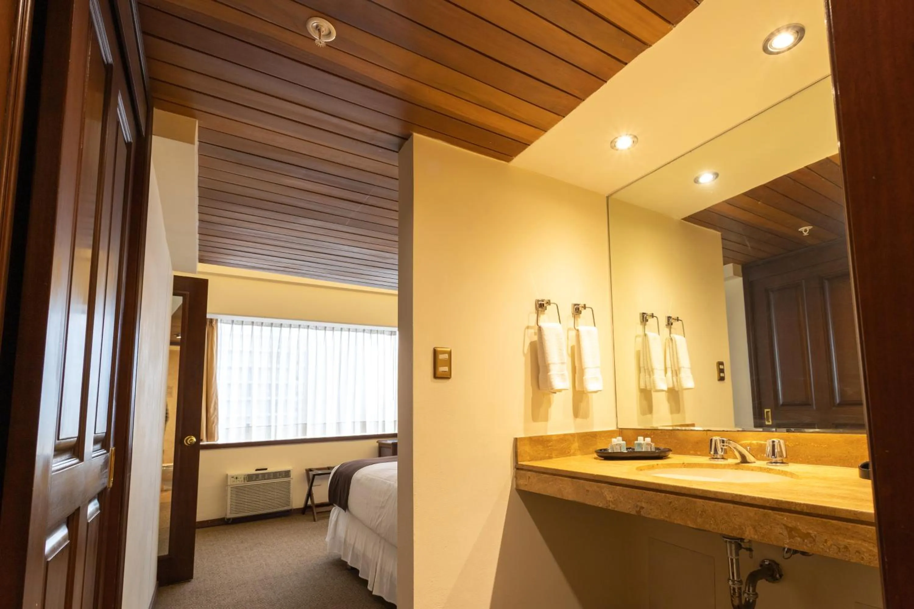 Massage, Bed in J&A Classic Hotel