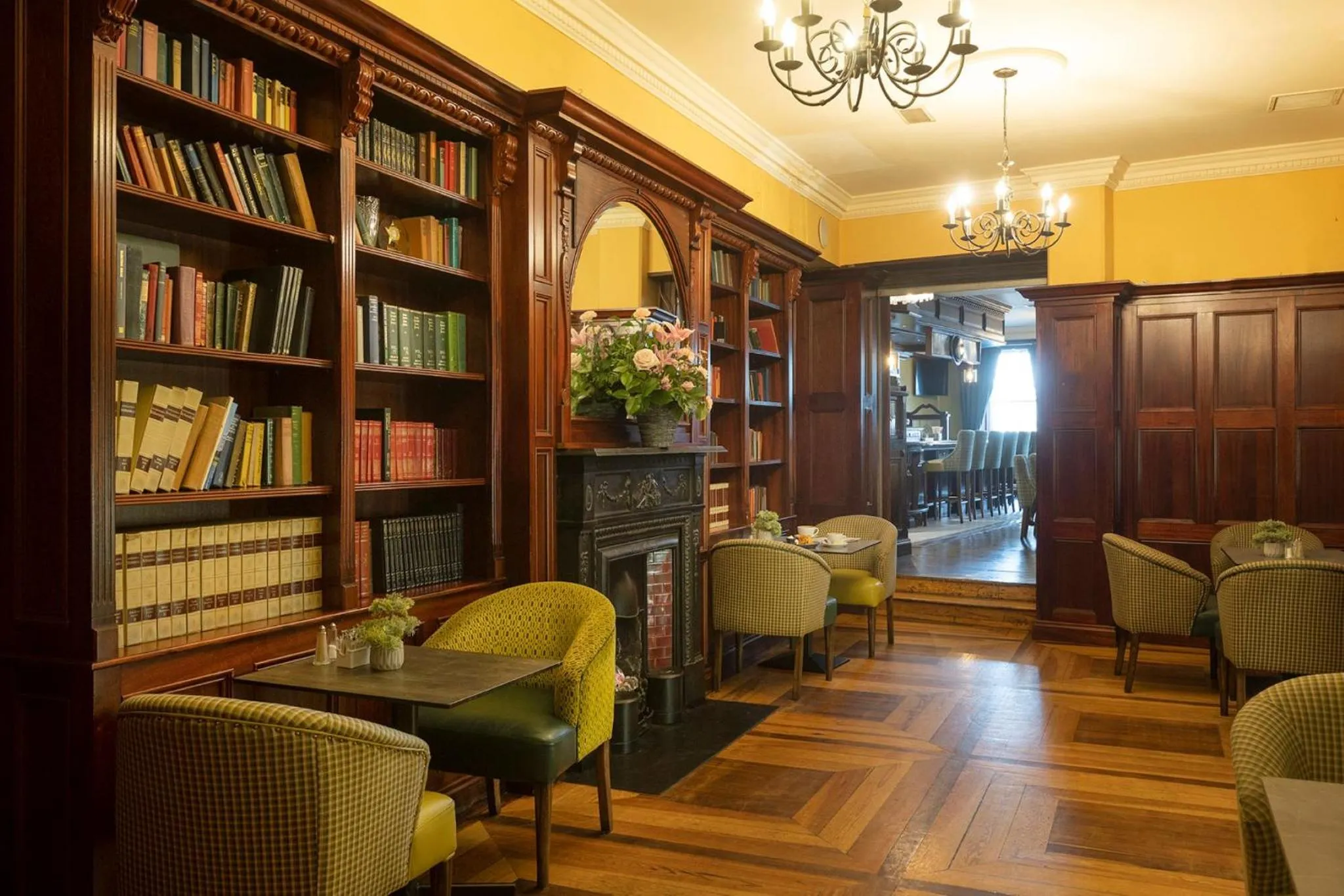 Library in Cahir House Hotel