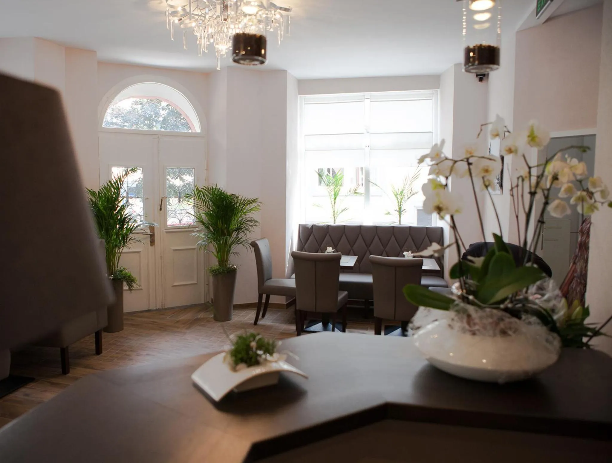 Restaurant/places to eat in Hotel Ravene