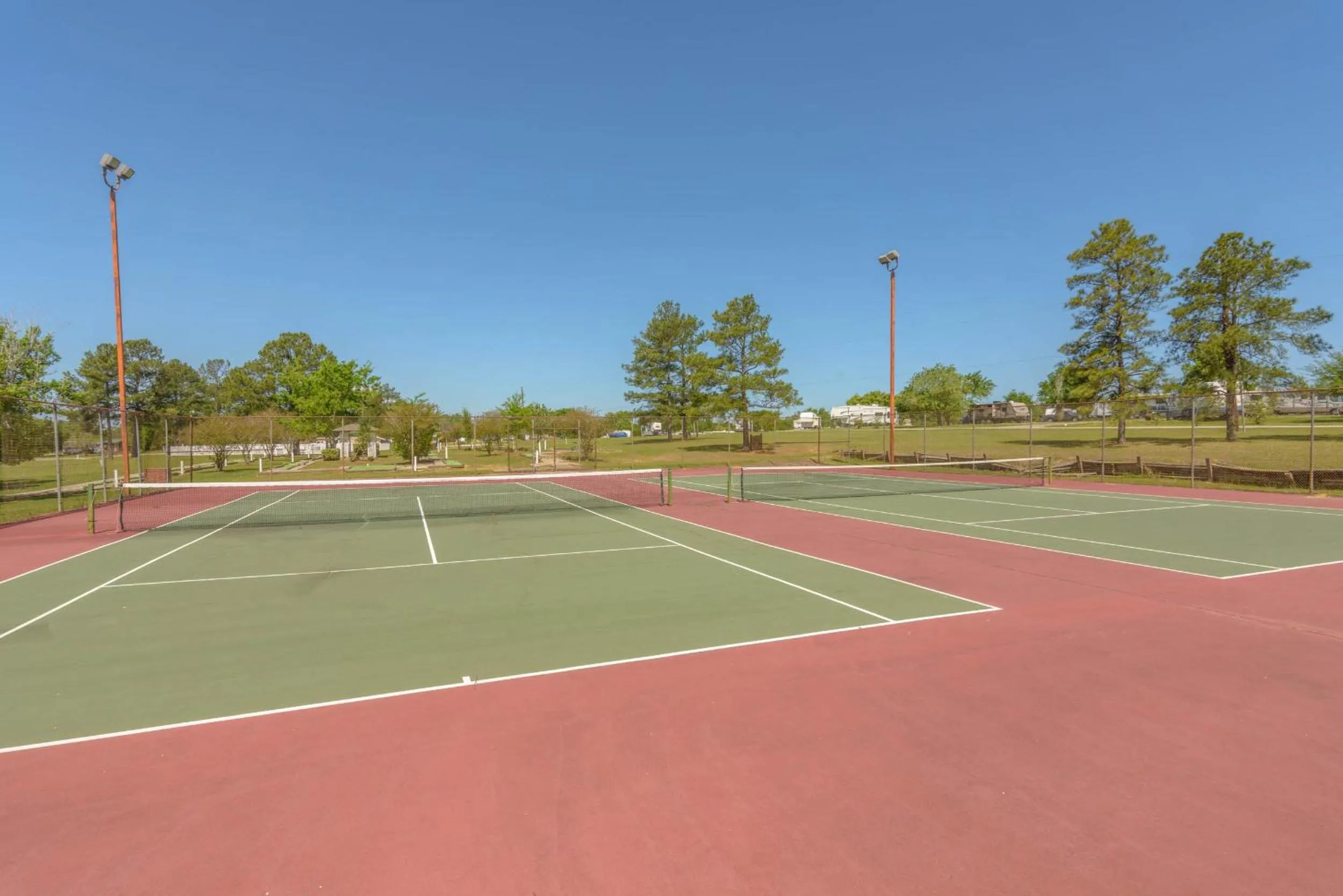 Lake Conroe Queen Studio Cabin 5