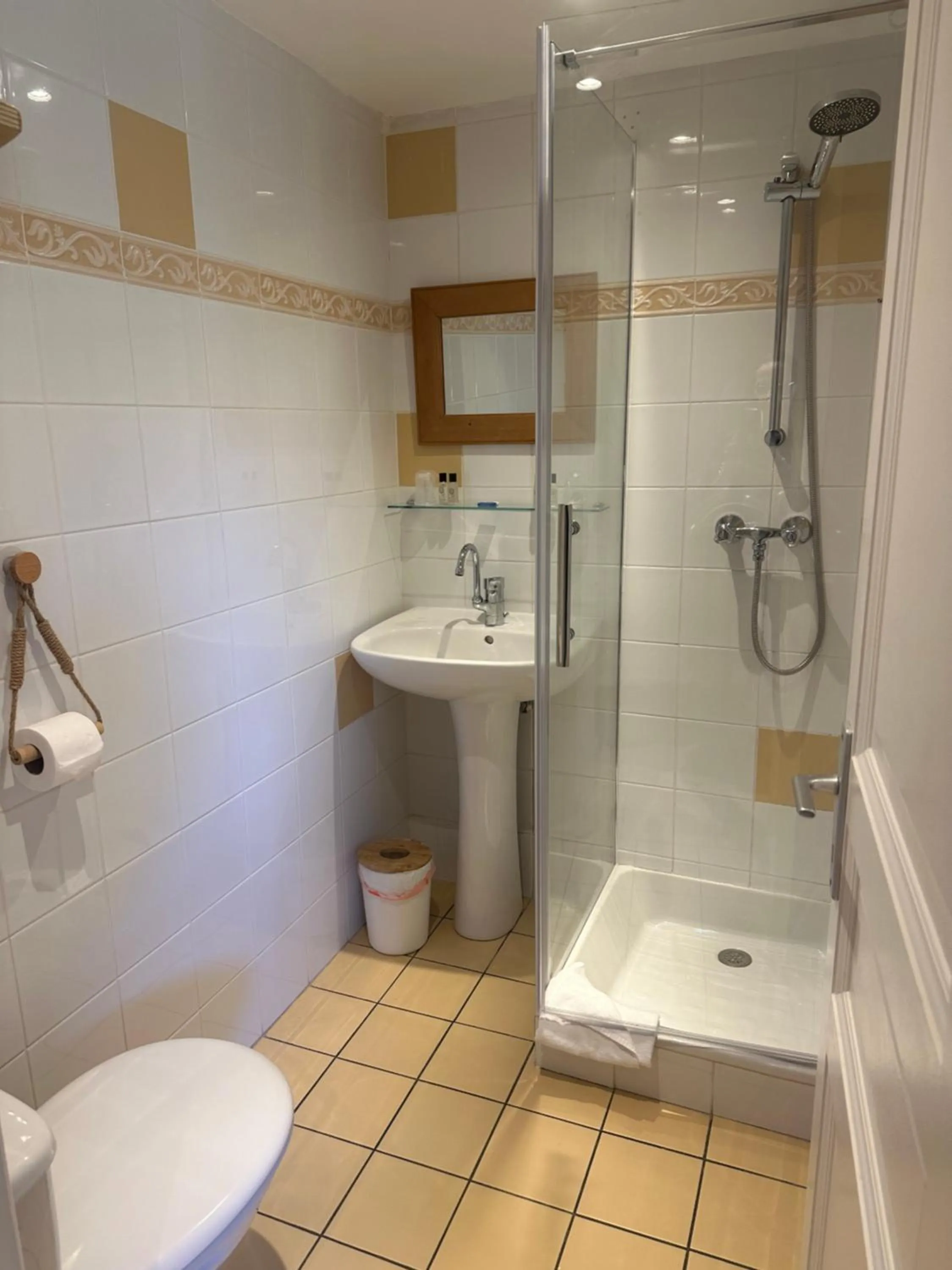 Shower in Hôtel La Fiancée du Pirate