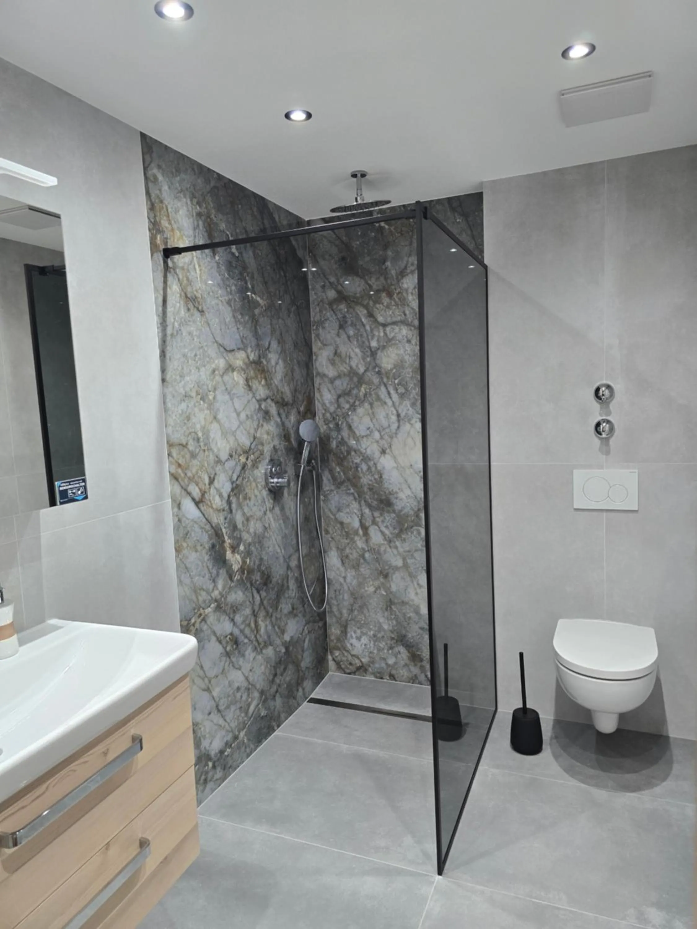 Shower in Ferienwohnung Christine