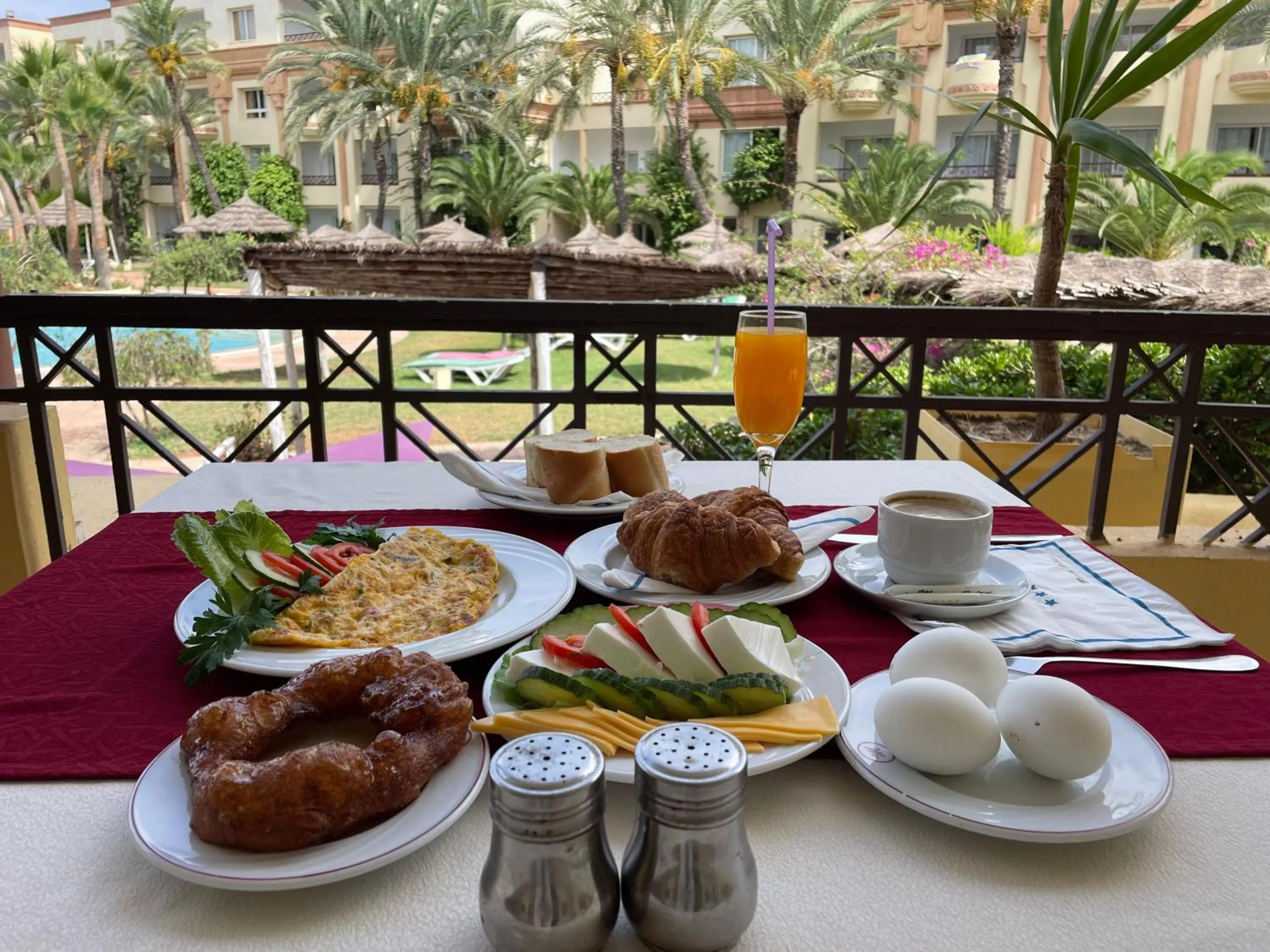 Restaurant/places to eat in Marina Palace