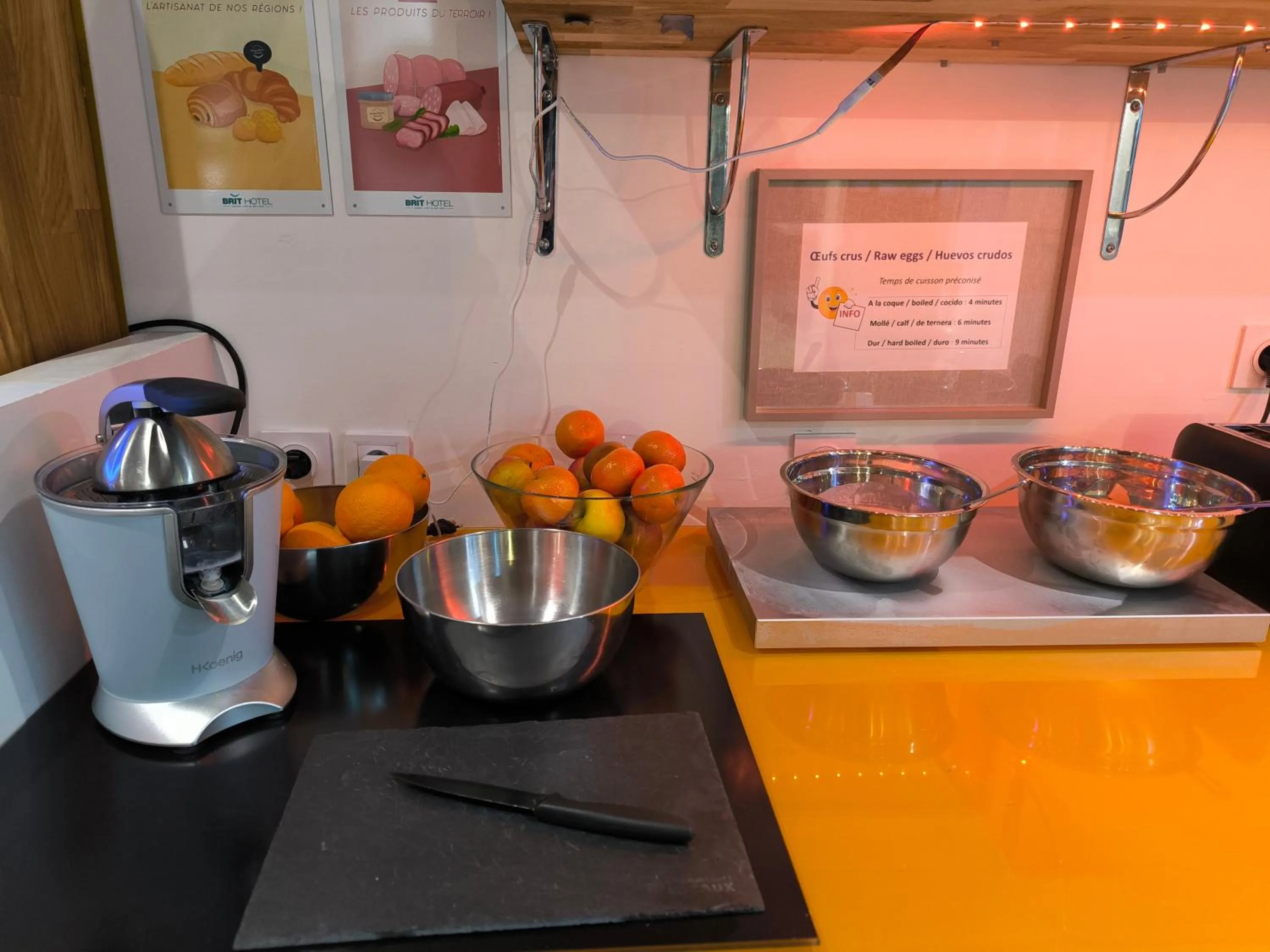 Buffet breakfast in Brit Hotel Porte d'Espagne