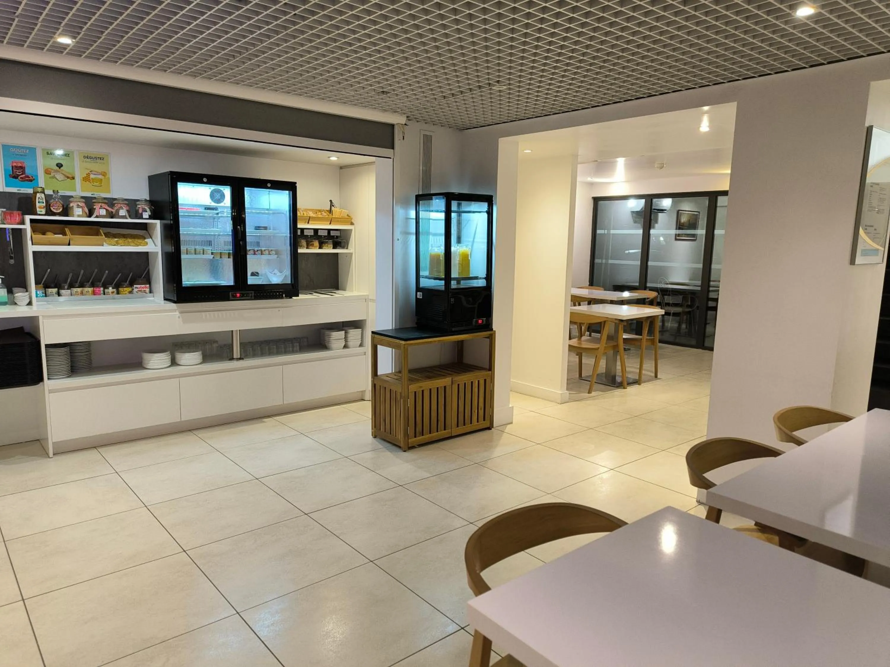 Buffet breakfast in Brit Hotel Porte d'Espagne