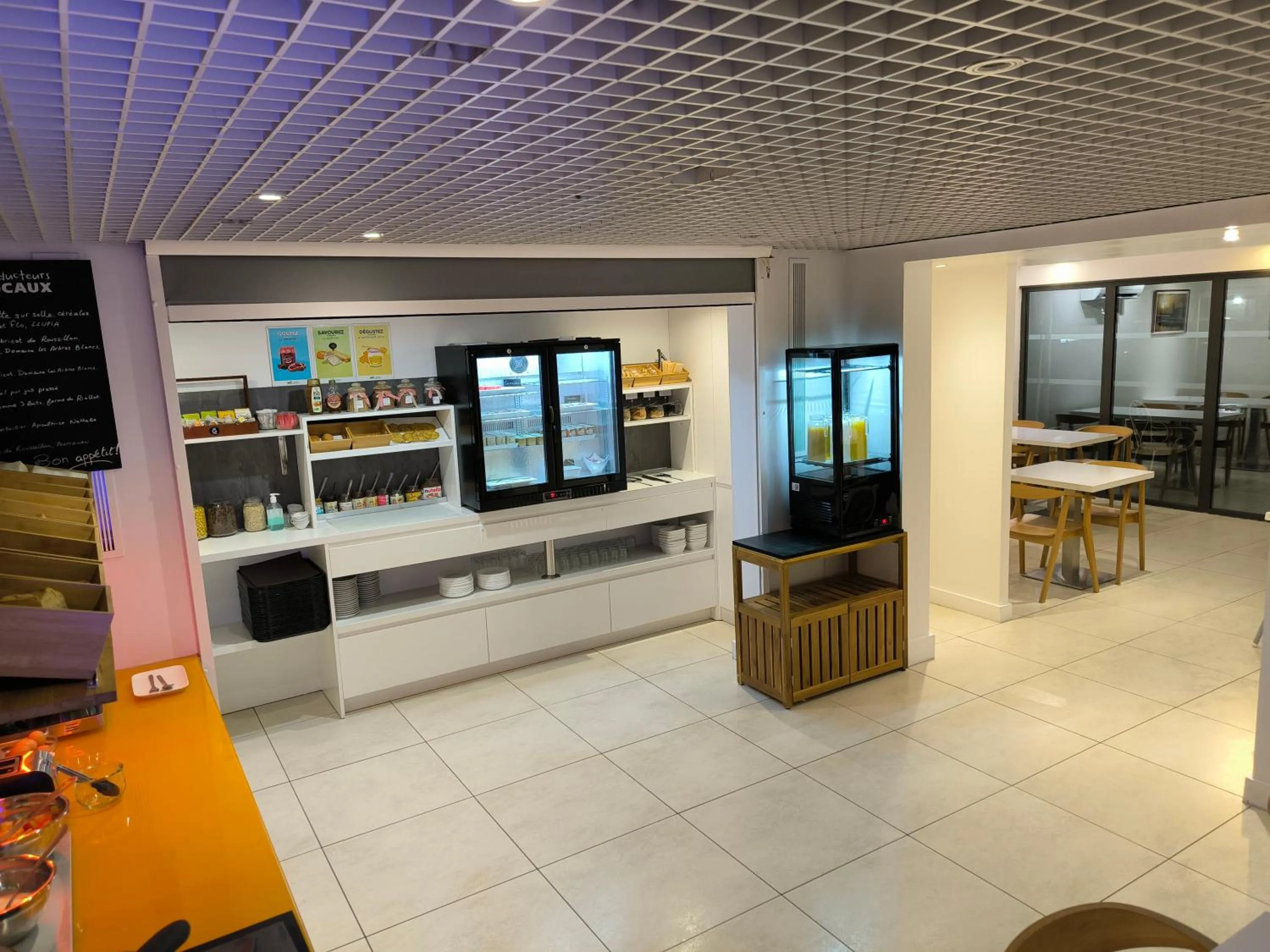 Buffet breakfast in Brit Hotel Porte d'Espagne