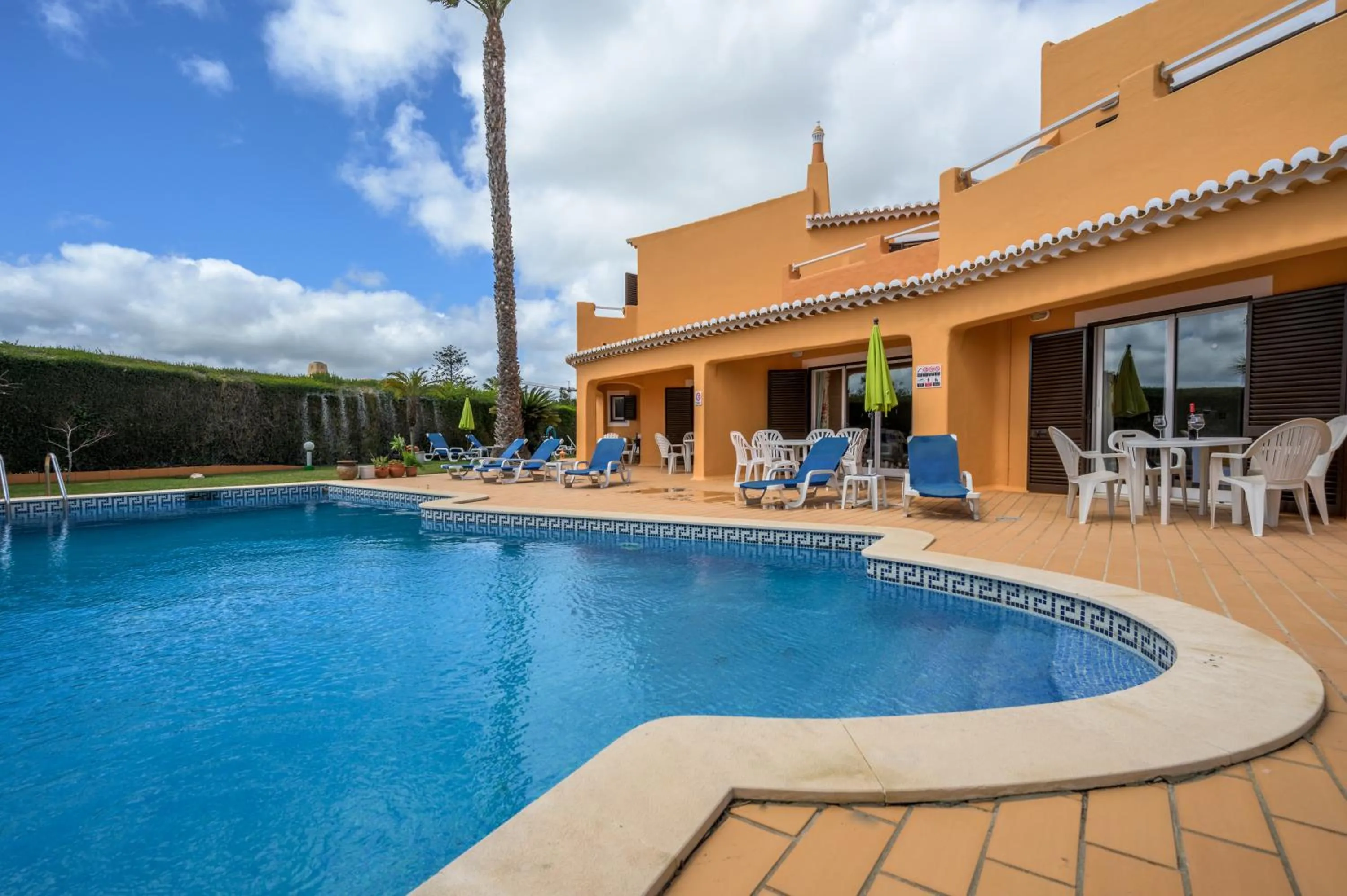 Swimming pool in Canavial I & II Apartamentos