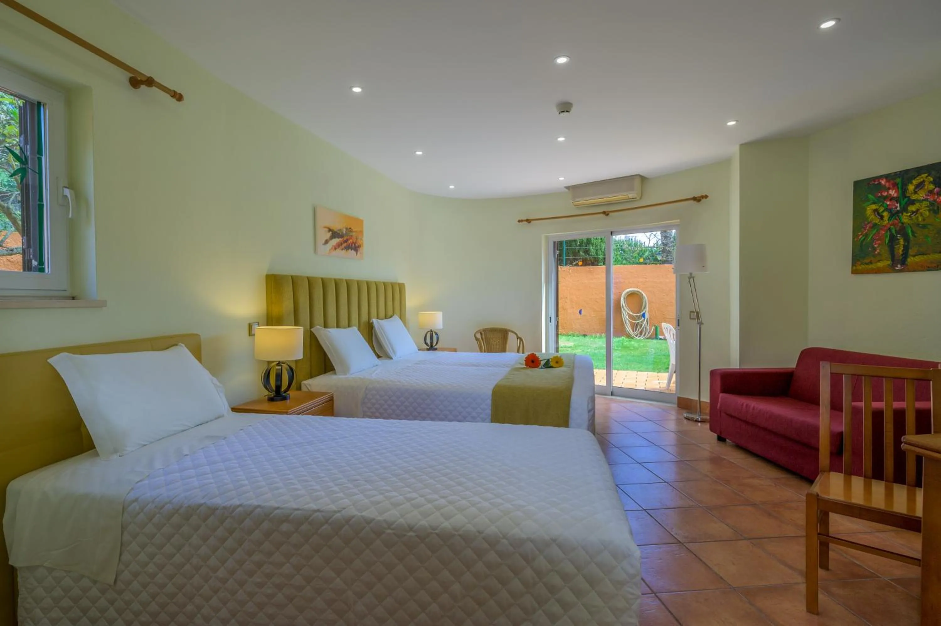 Photo of the whole room, Bed in Canavial I & II Apartamentos