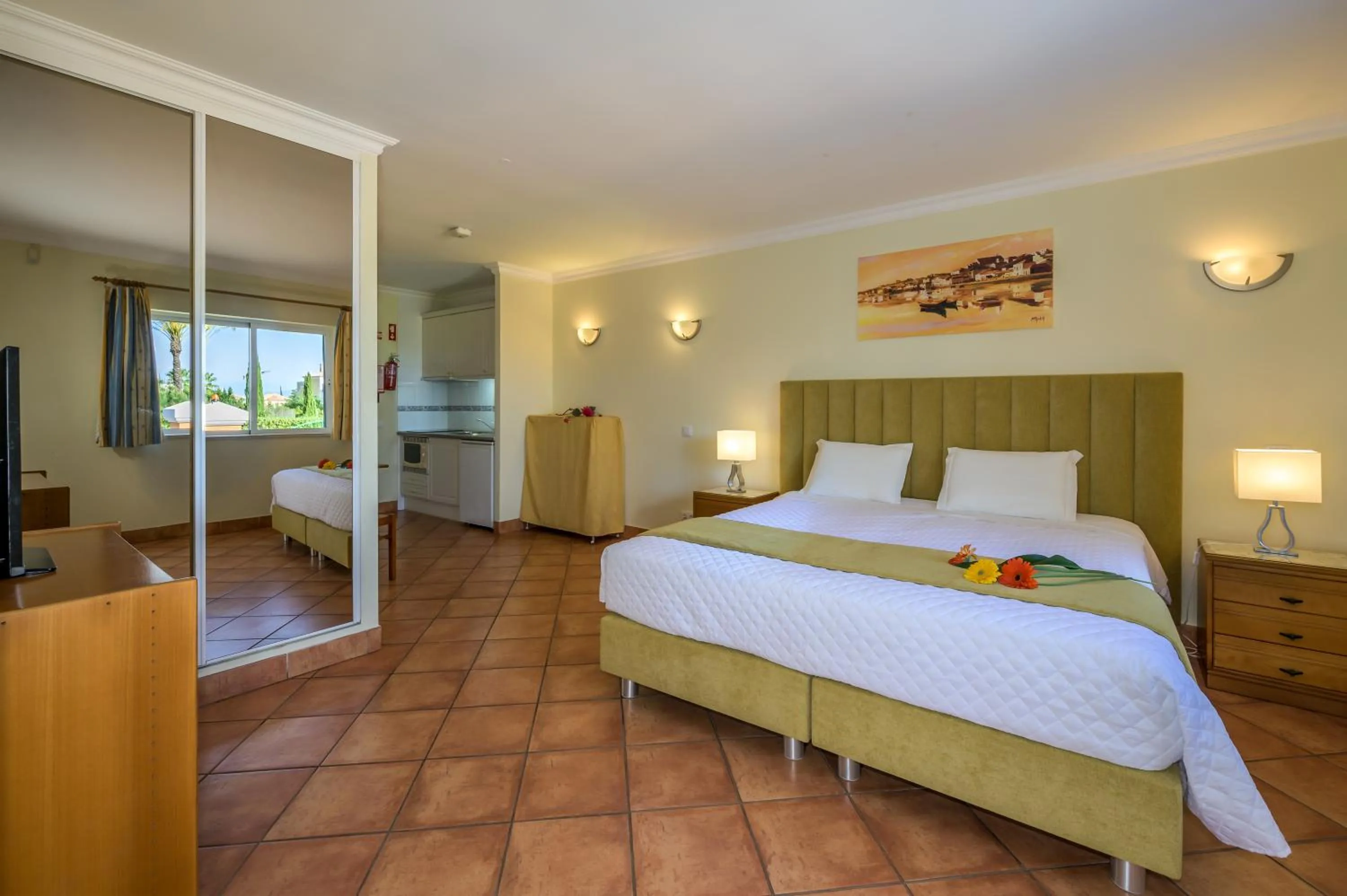 Photo of the whole room, Bed in Canavial I & II Apartamentos