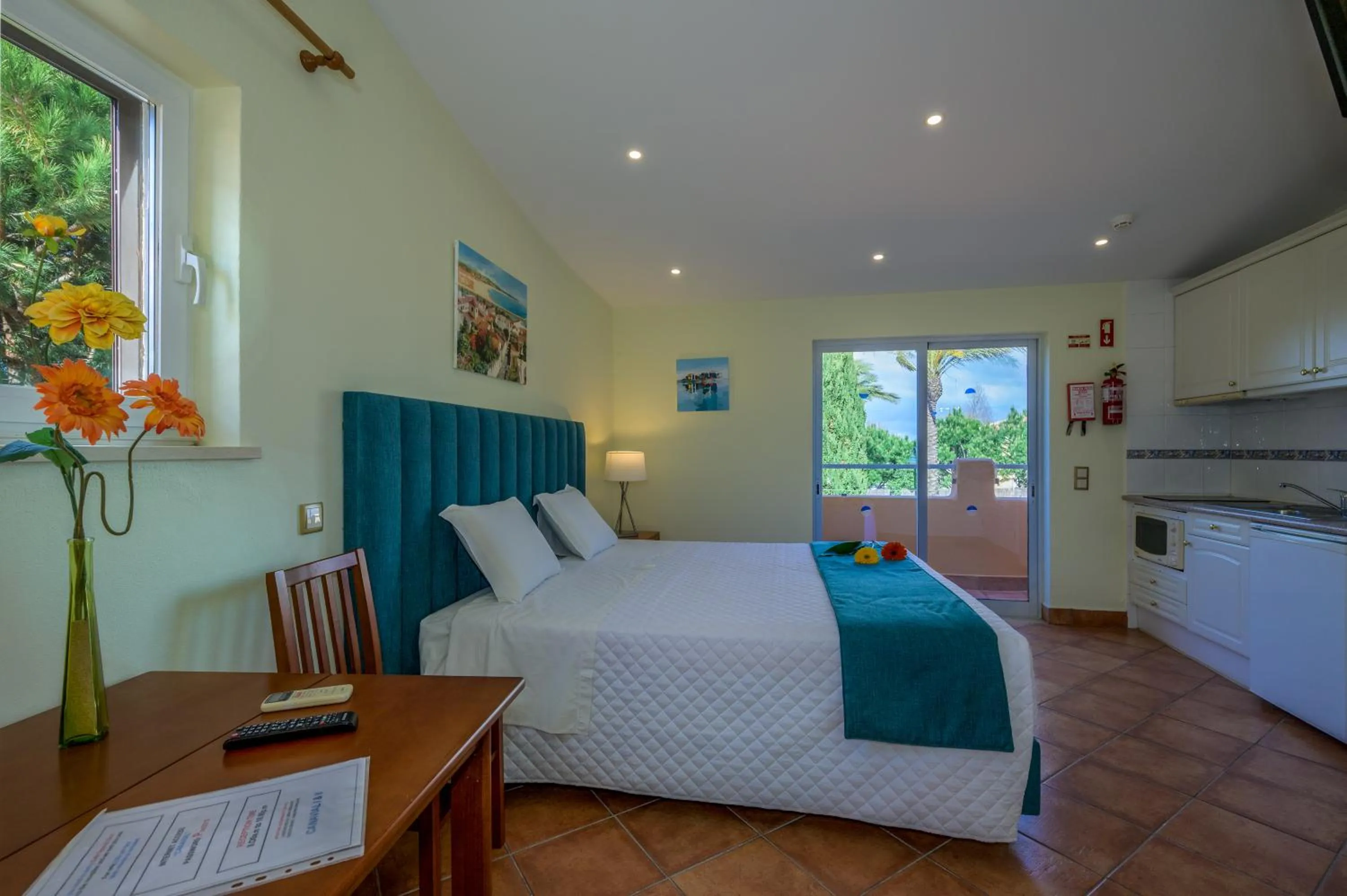 Property building, Bed in Canavial I & II Apartamentos