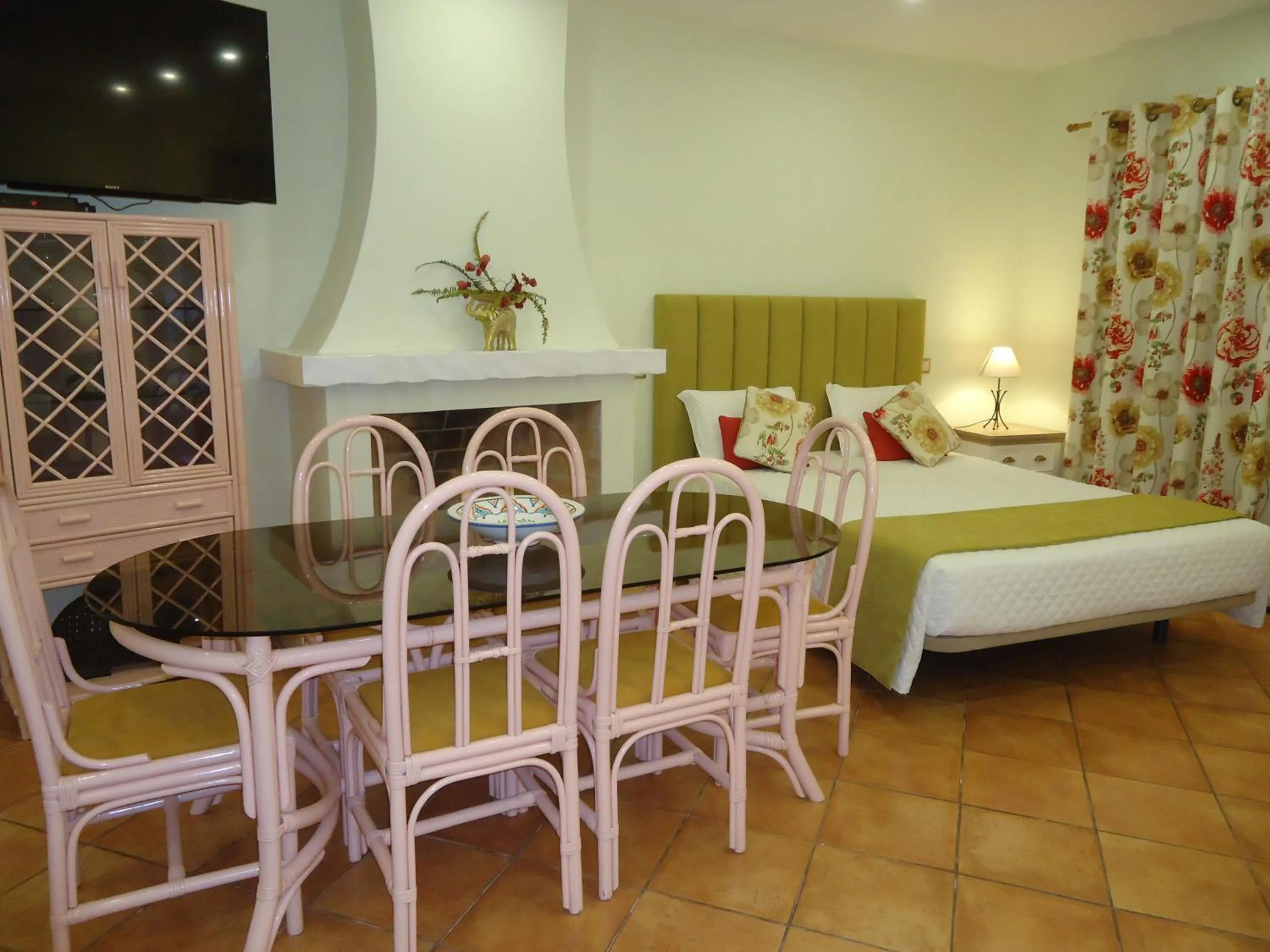 Bedroom, Bed in Canavial I & II Apartamentos