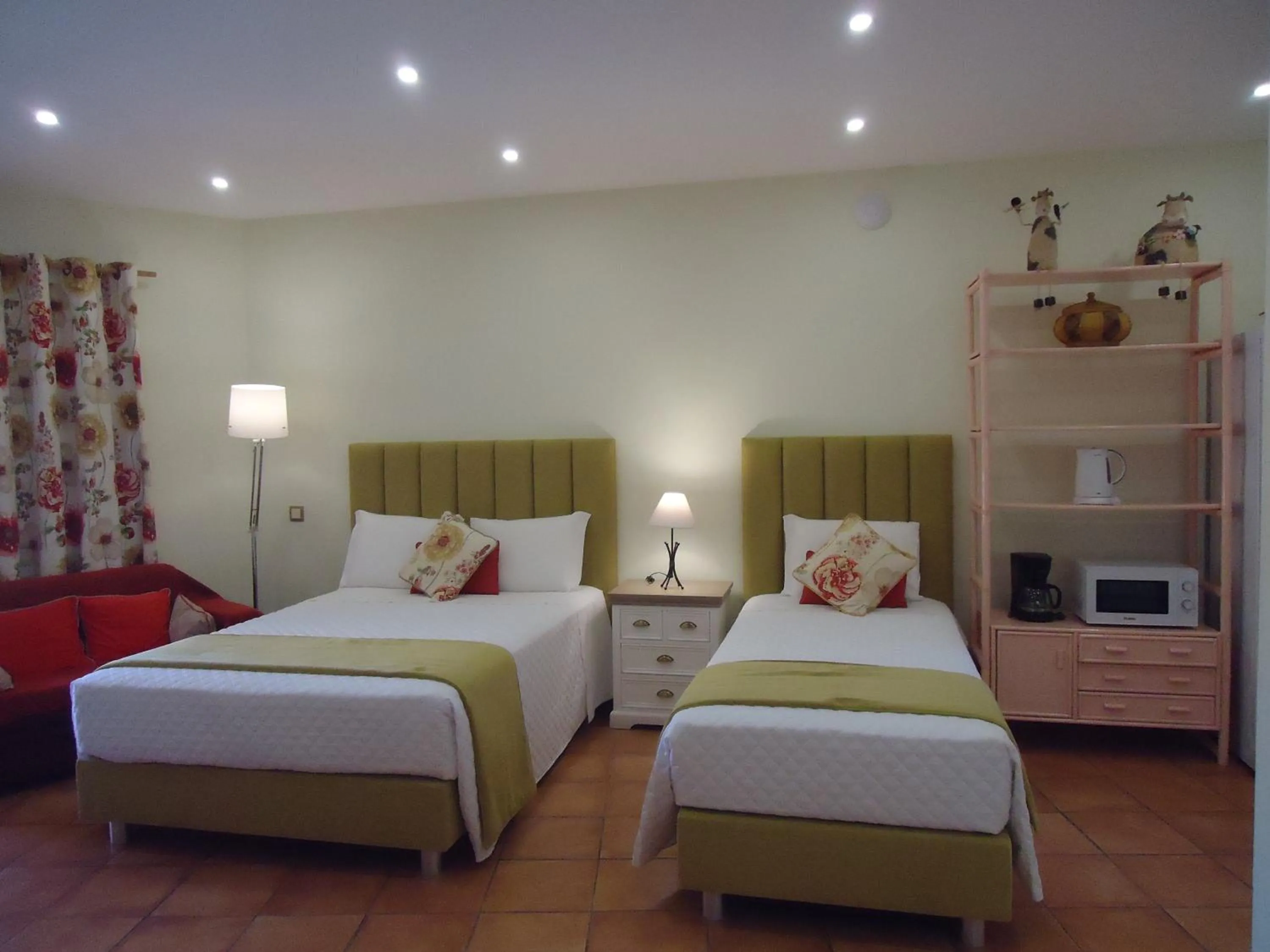 Bedroom, Bed in Canavial I & II Apartamentos