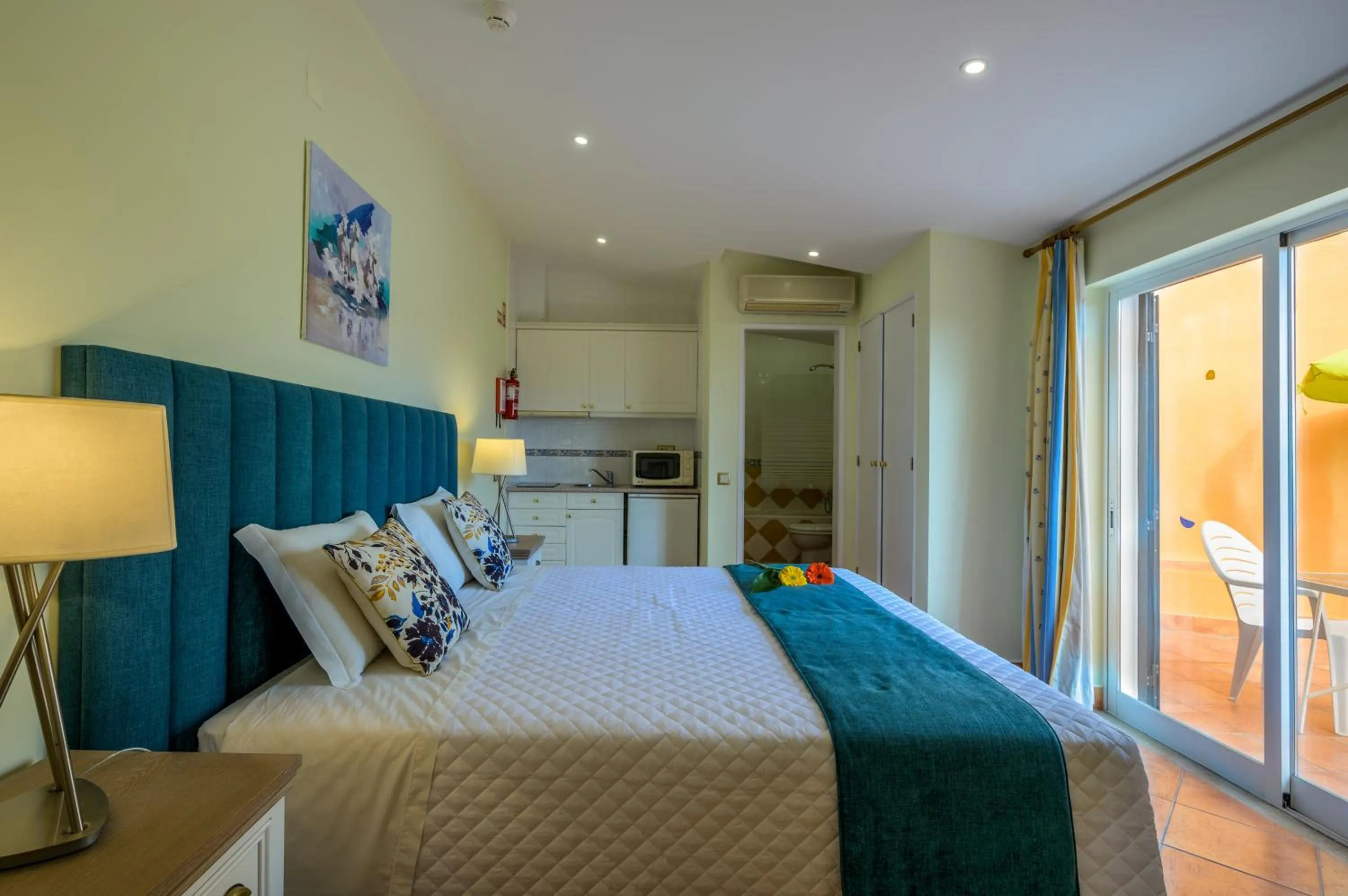 Bedroom, Bed in Canavial I & II Apartamentos