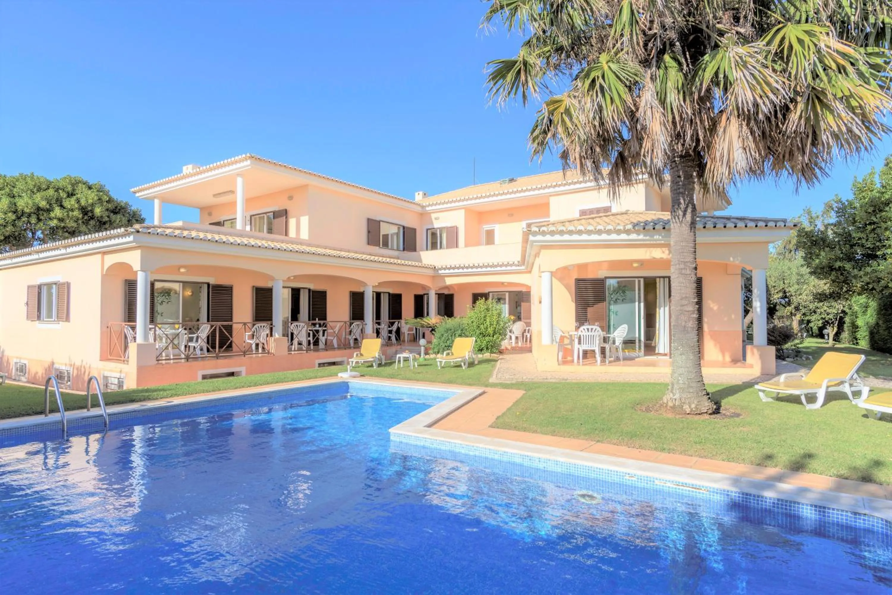 Property building in Canavial I & II Apartamentos