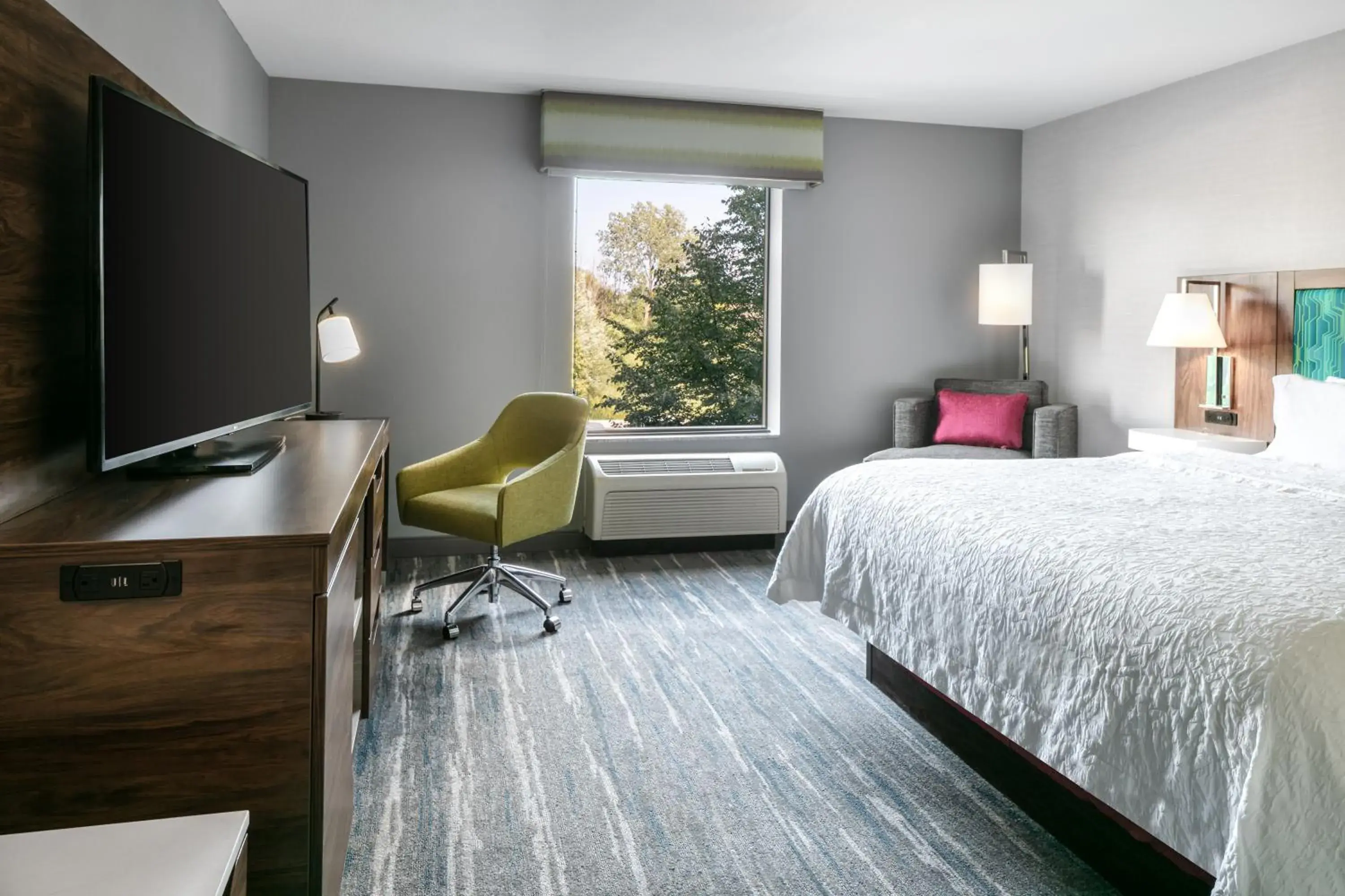 King Room with King Bed - Non-Smoking in Hampton Inn & Suites Grafton King Room with King Bed - Non-Smoking in Hampton Inn & Suites Grafton