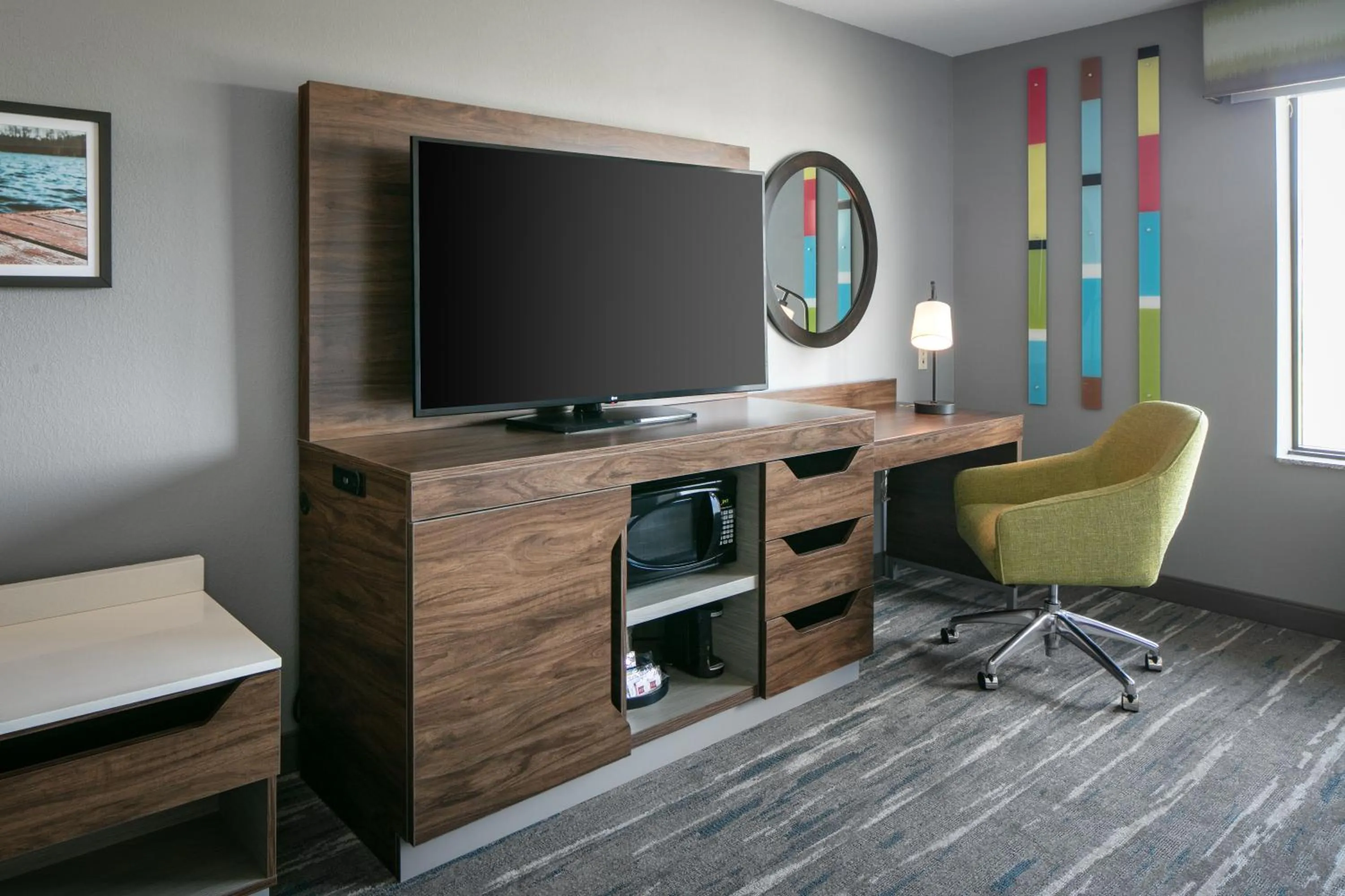 TV and multimedia in Hampton Inn & Suites Grafton