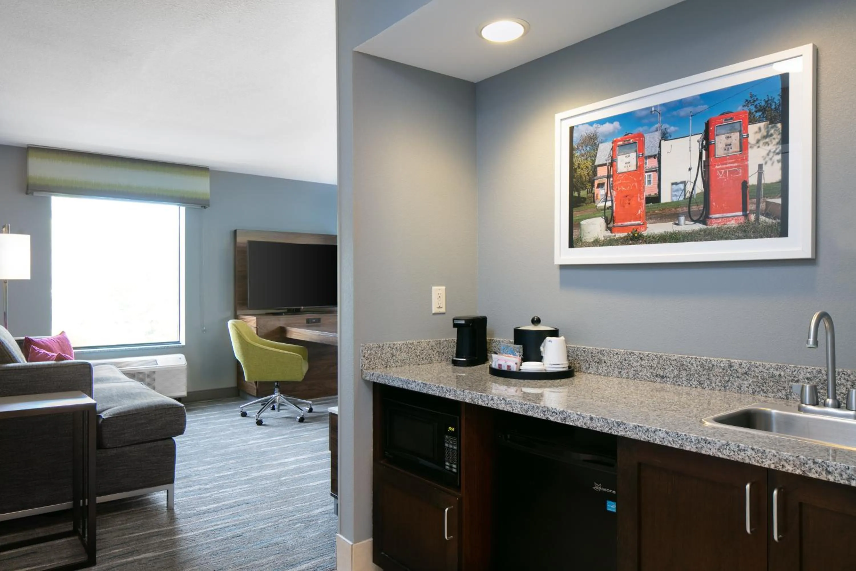 TV and multimedia in Hampton Inn & Suites Grafton