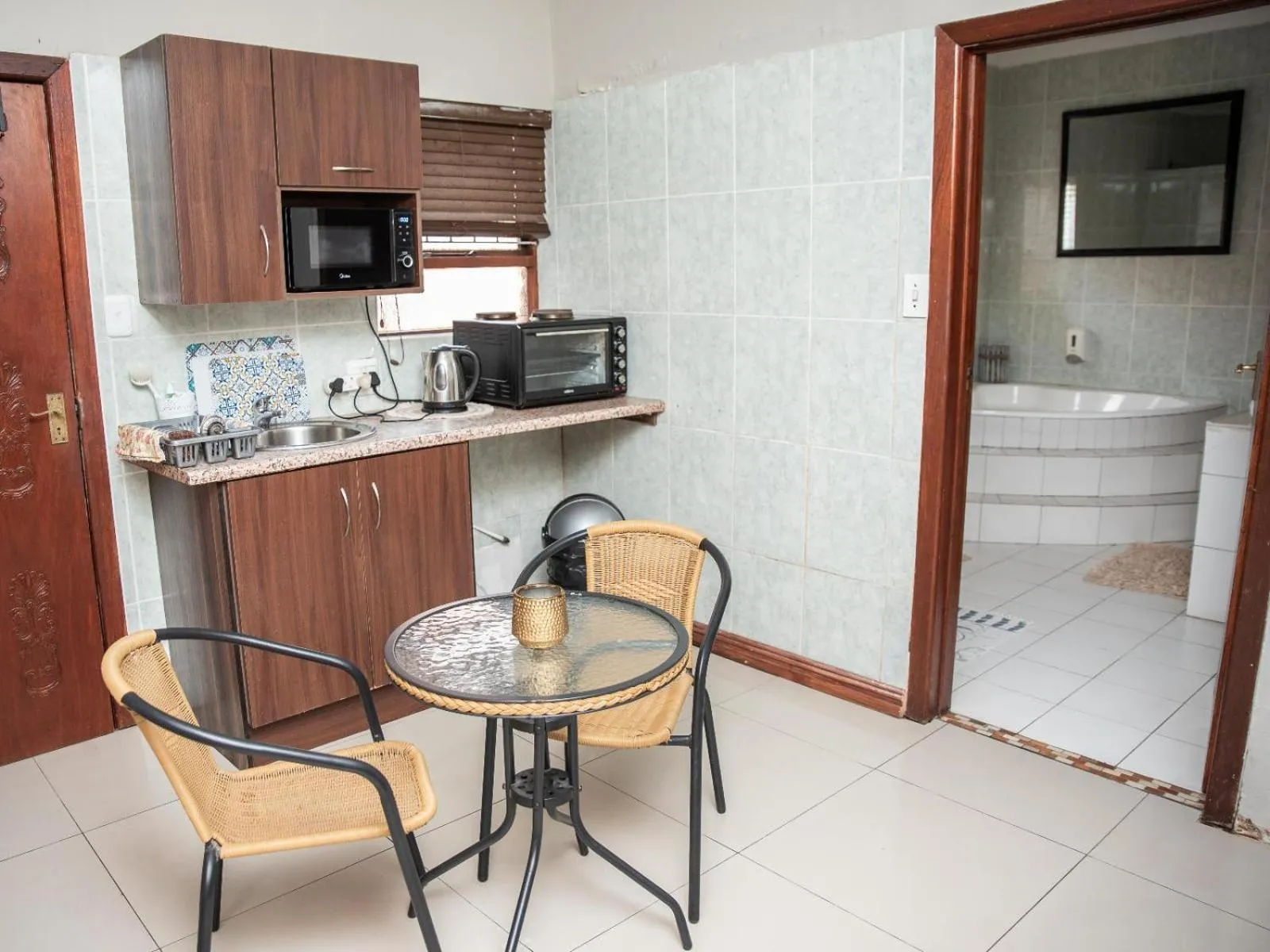 Dining area in Bluewater Guesthouse