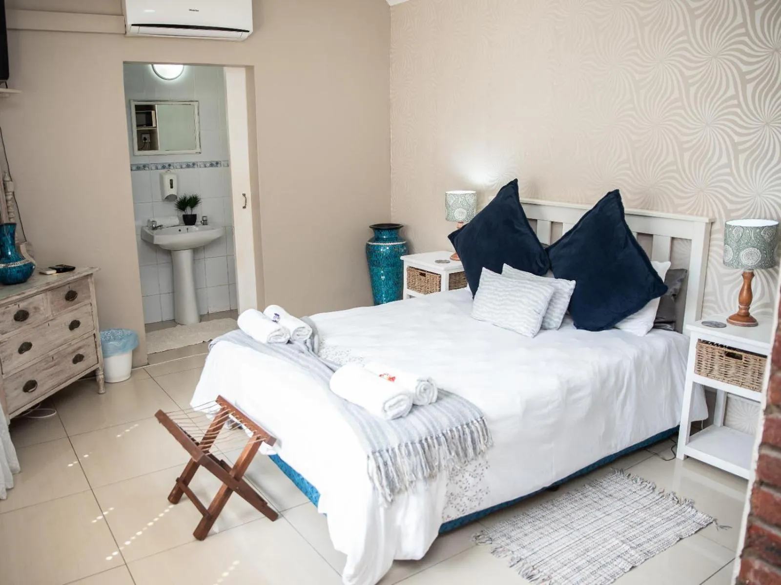 Photo of the whole room, Bed in Bluewater Guesthouse