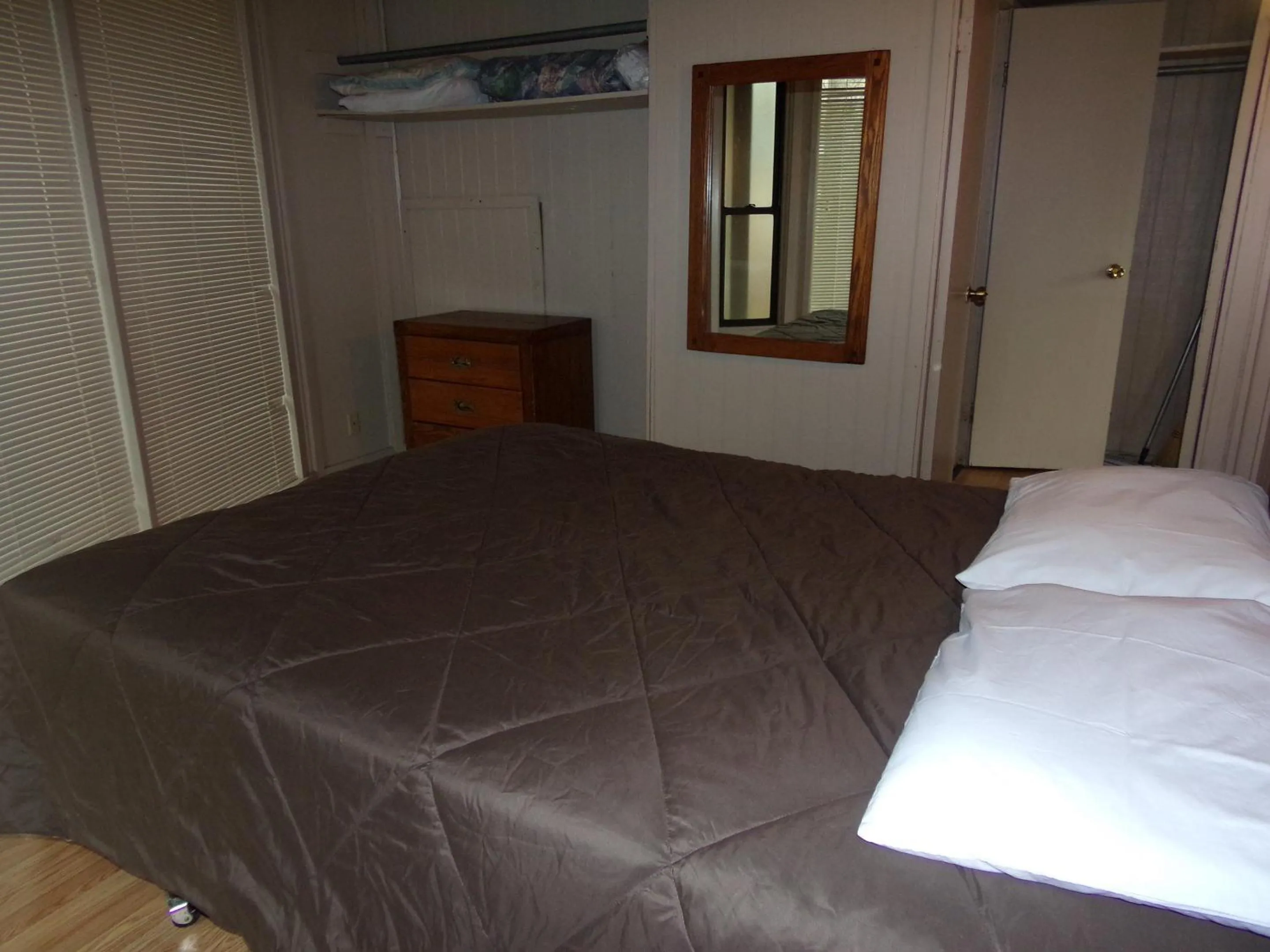 Bedroom, Bed in Lake Myers Lakeside Villa 16