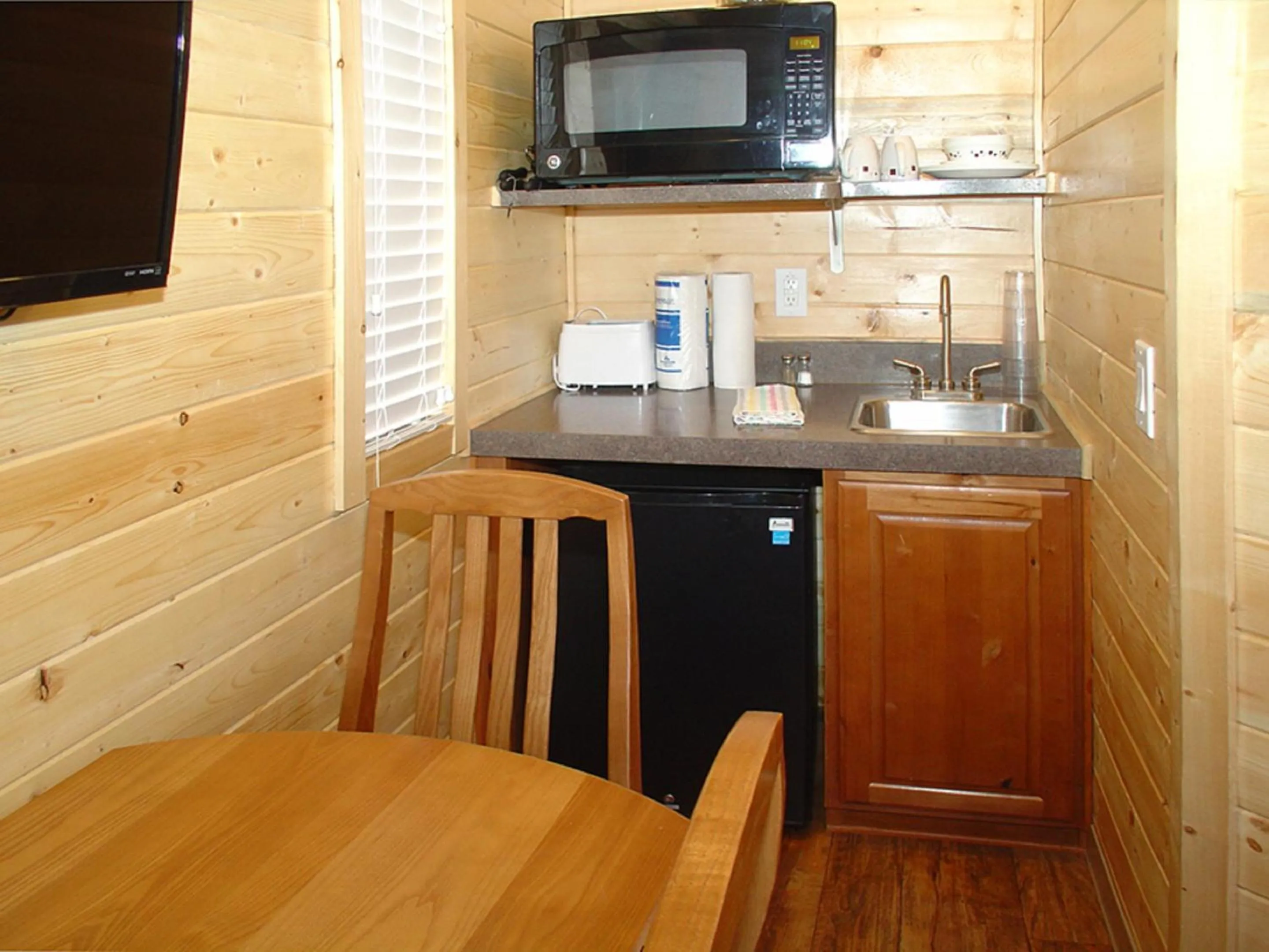 Kitchen or kitchenette in Verde Valley Studio Cabin 2