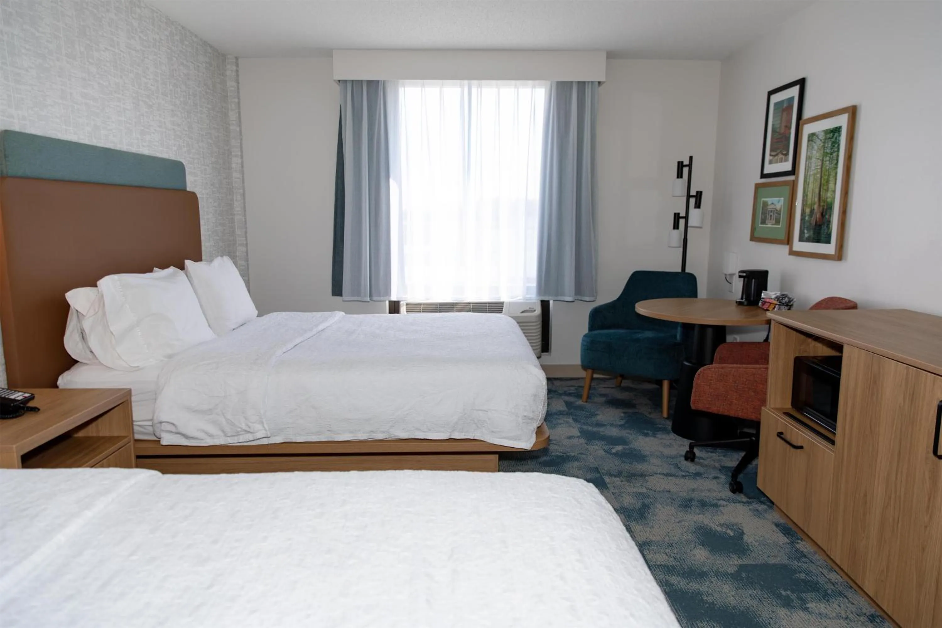 Bed in Hampton Inn & Suites Jennings