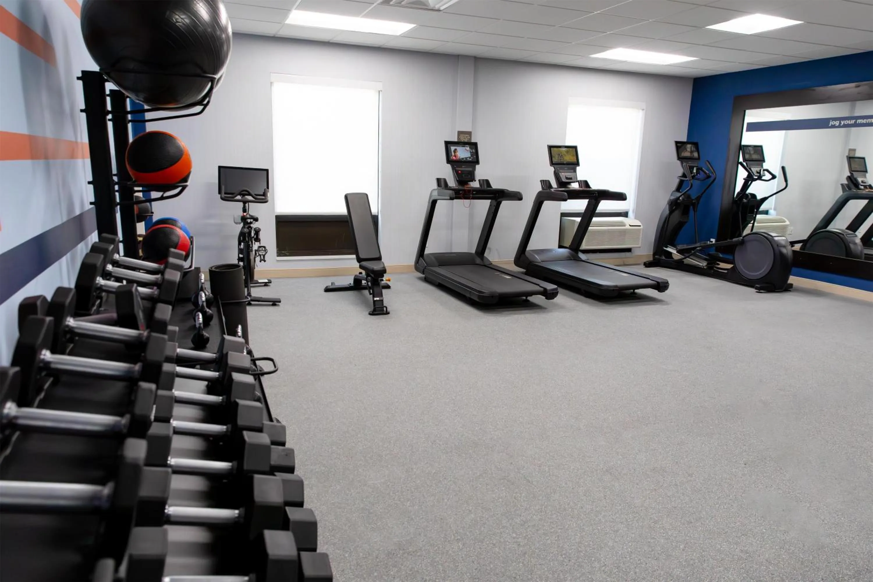 Fitness centre/facilities in Hampton Inn & Suites Jennings