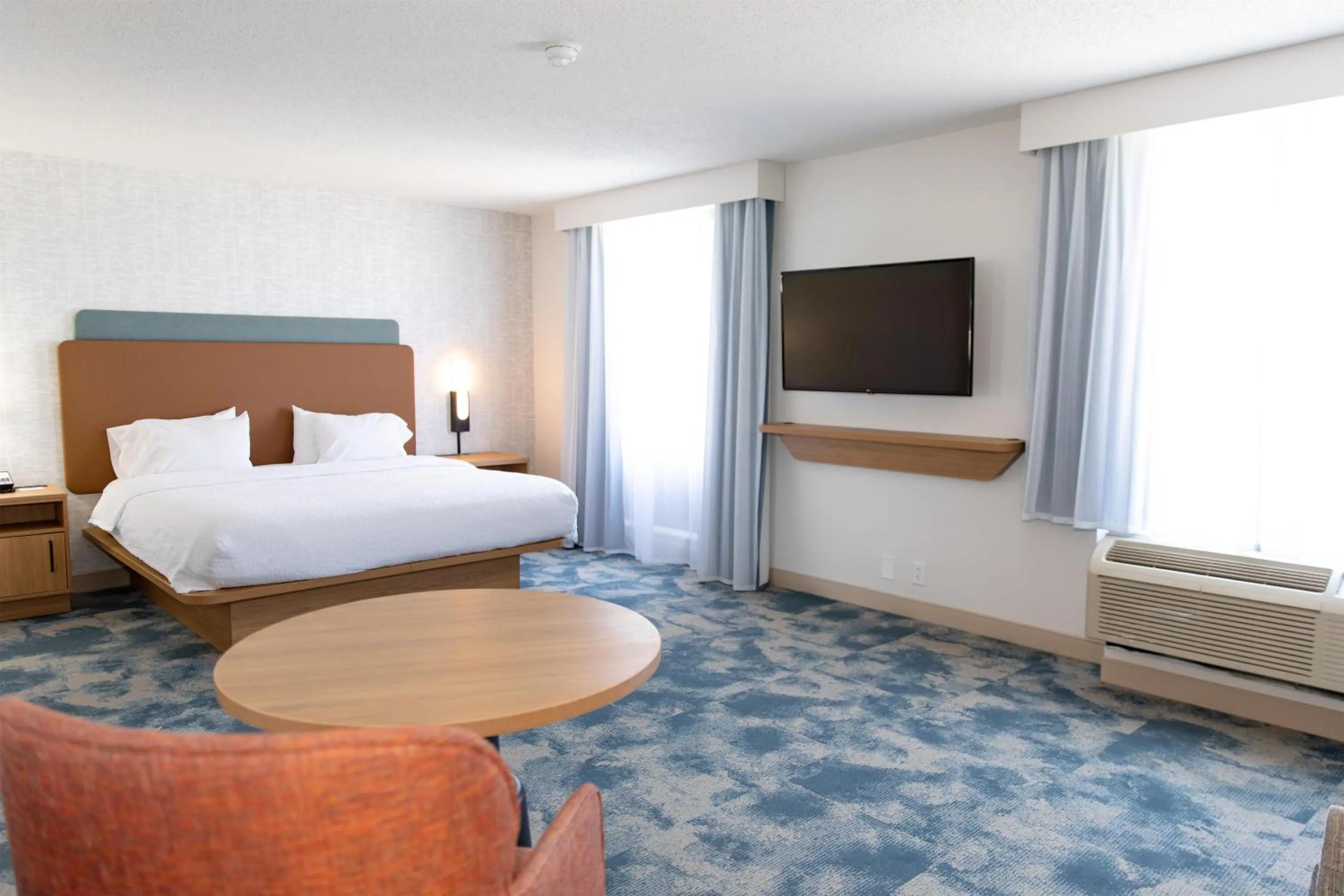 Bed in Hampton Inn & Suites Jennings