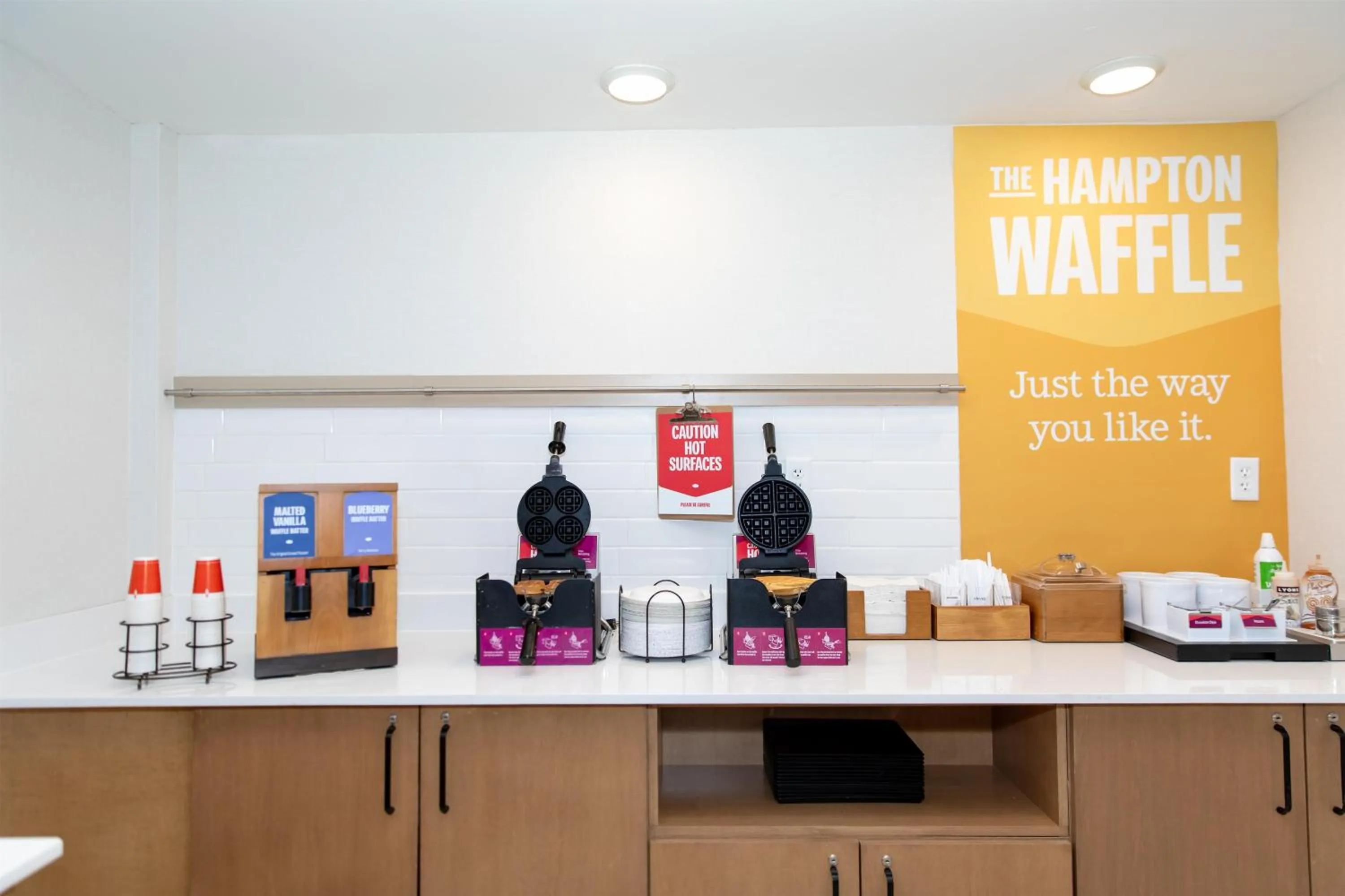 Breakfast in Hampton Inn & Suites Jennings