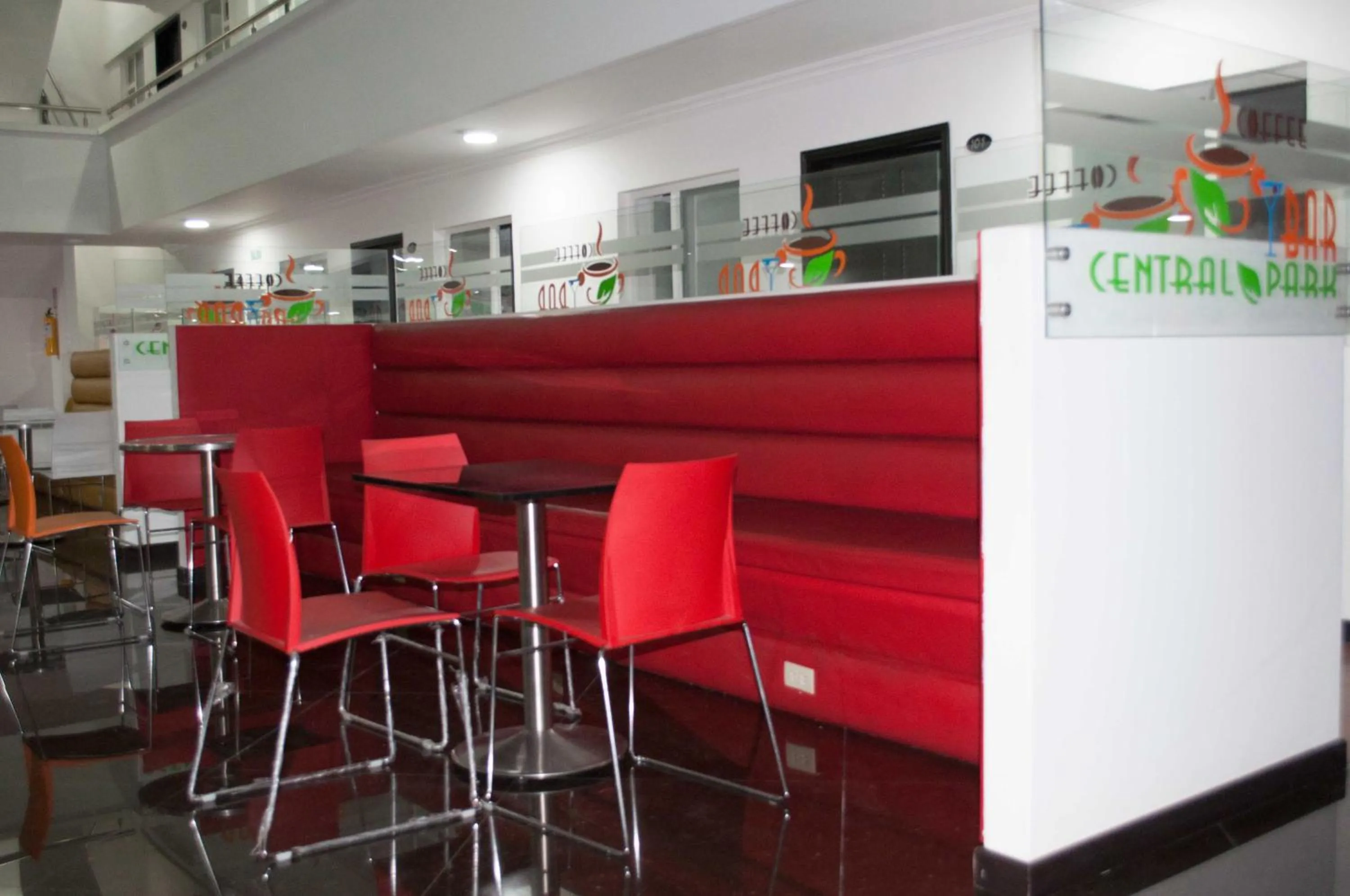 Lounge or bar in Hotel Ferias Park