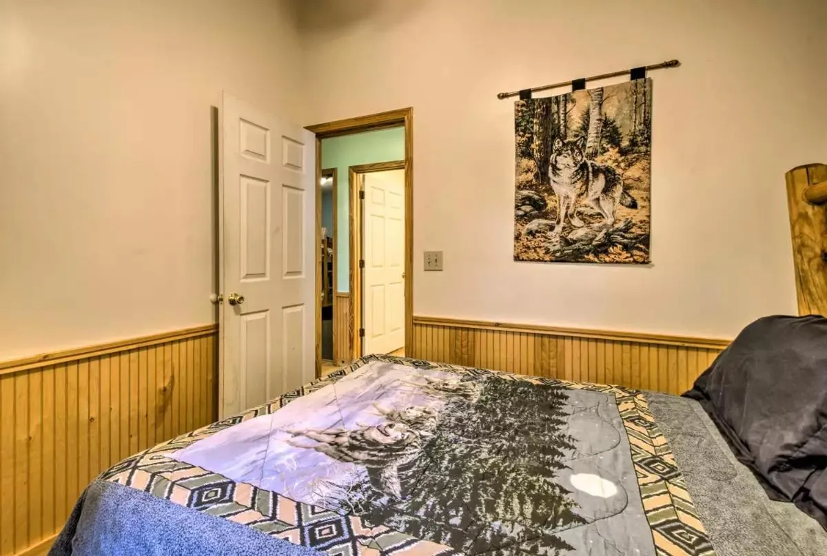 Bed in Nantahala Cabins