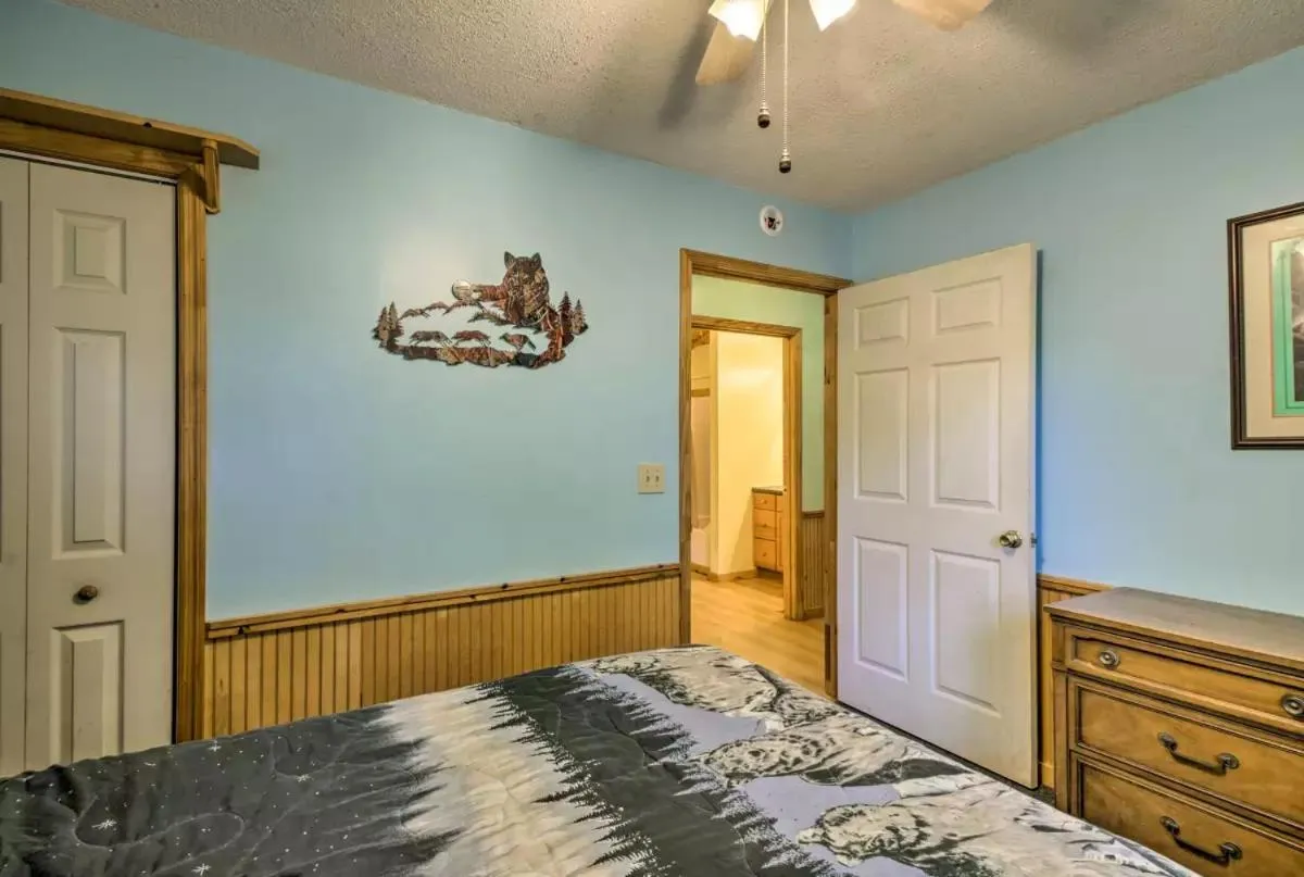 Bed in Nantahala Cabins