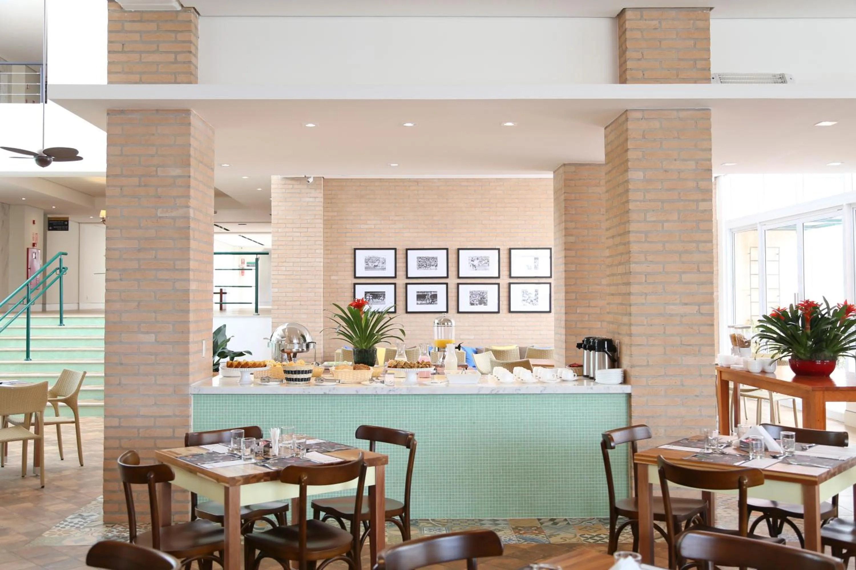 Restaurant/places to eat in Vitória Hotel Express Dom Pedro