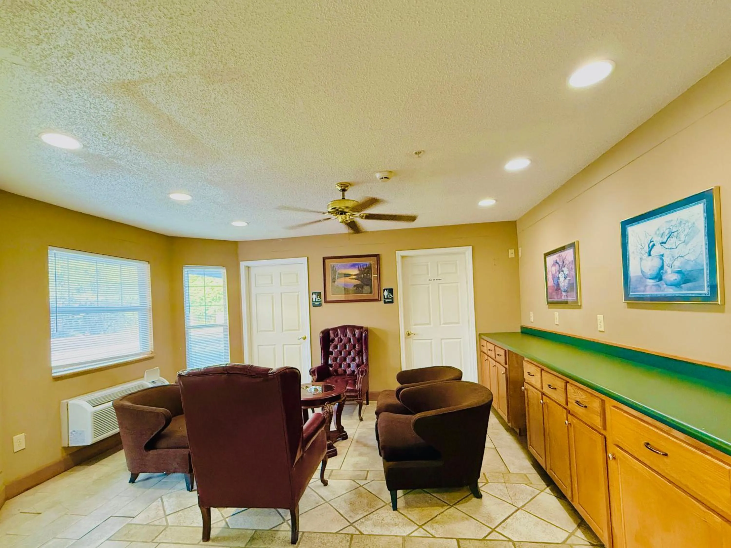 Lobby or reception in Woodbridge Inn By OYO Rome