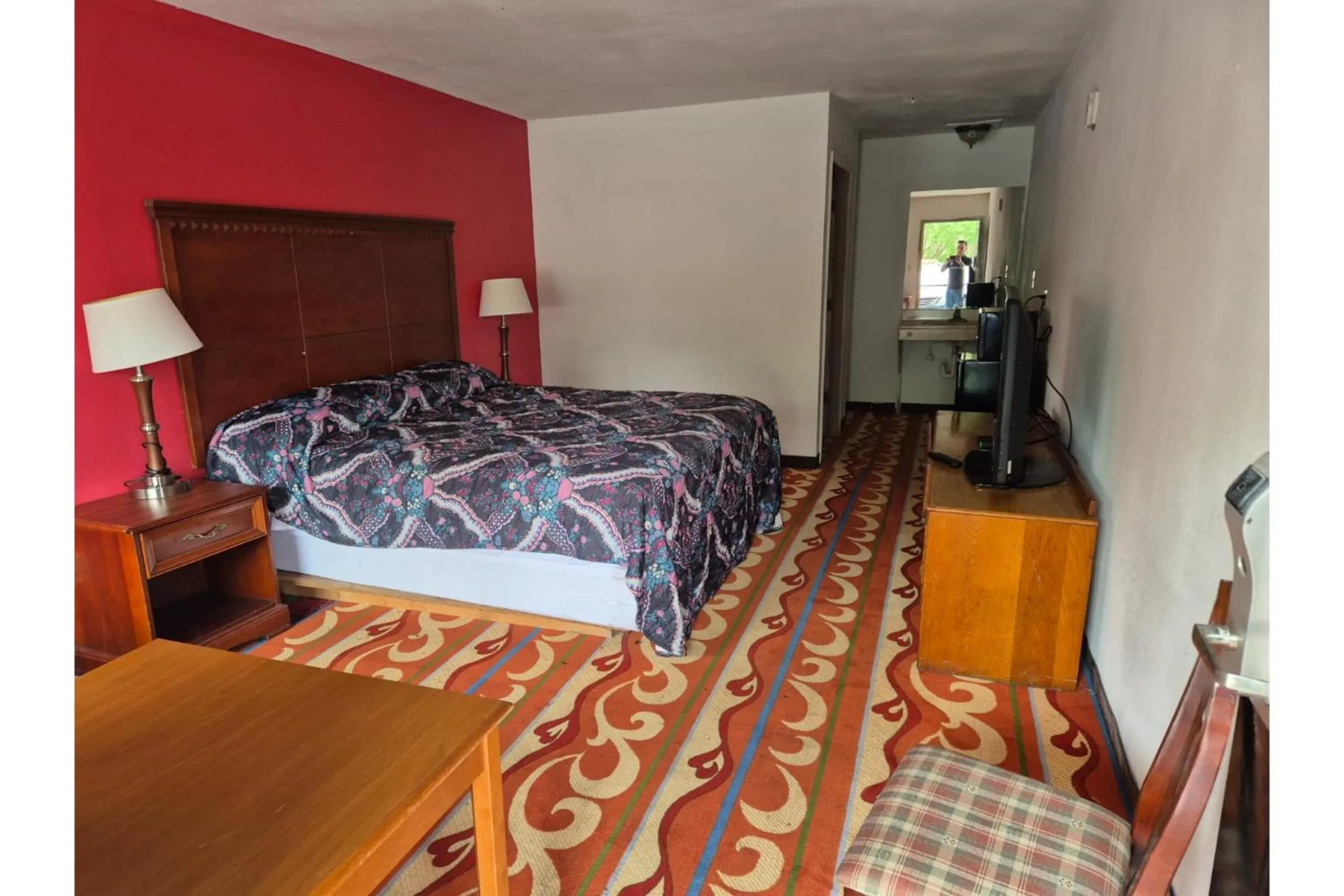 King Bed Non-Smoking in Woodberry Inn & Suites By OYO Rome