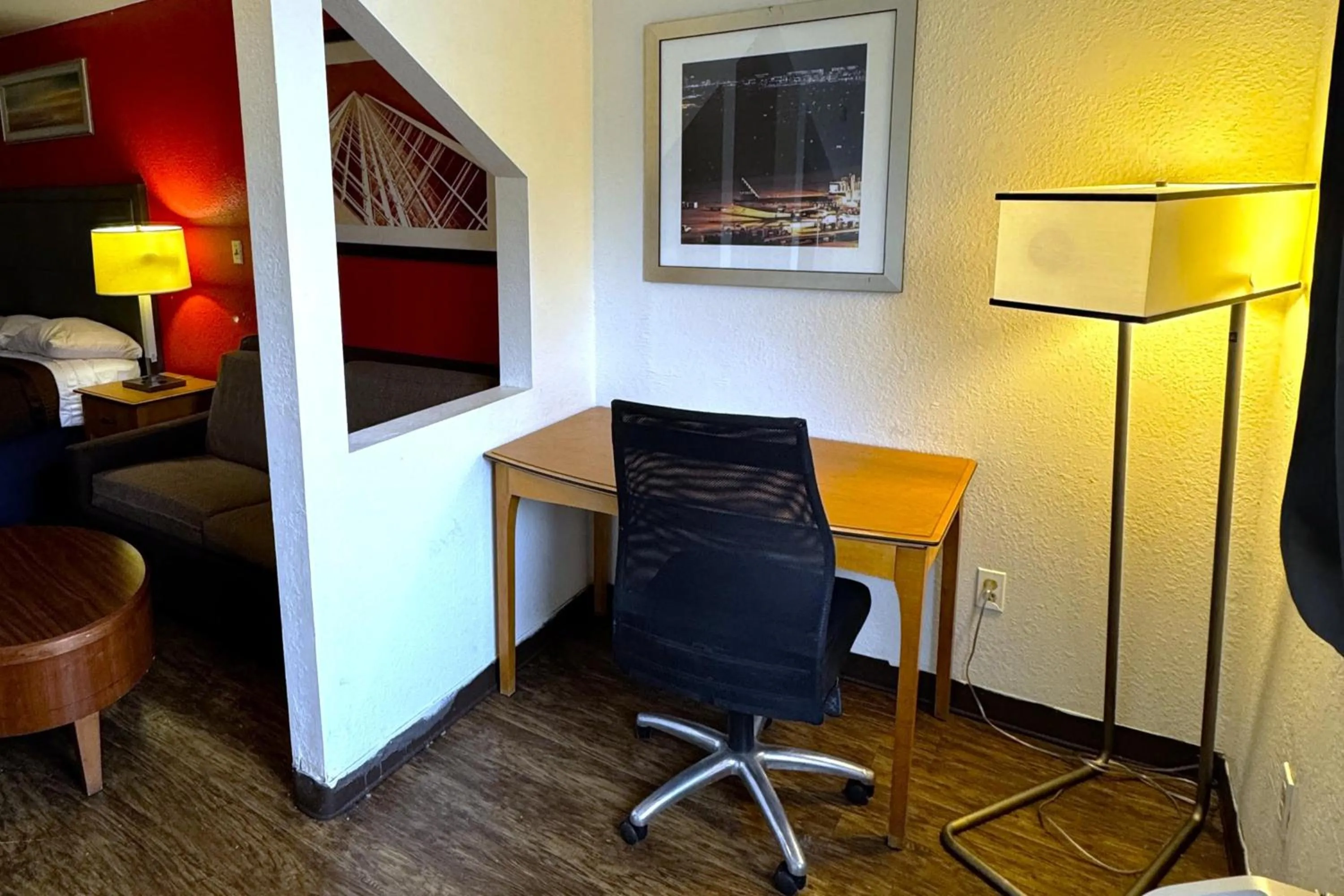 Bedroom in Woodbridge Inn By OYO Rome