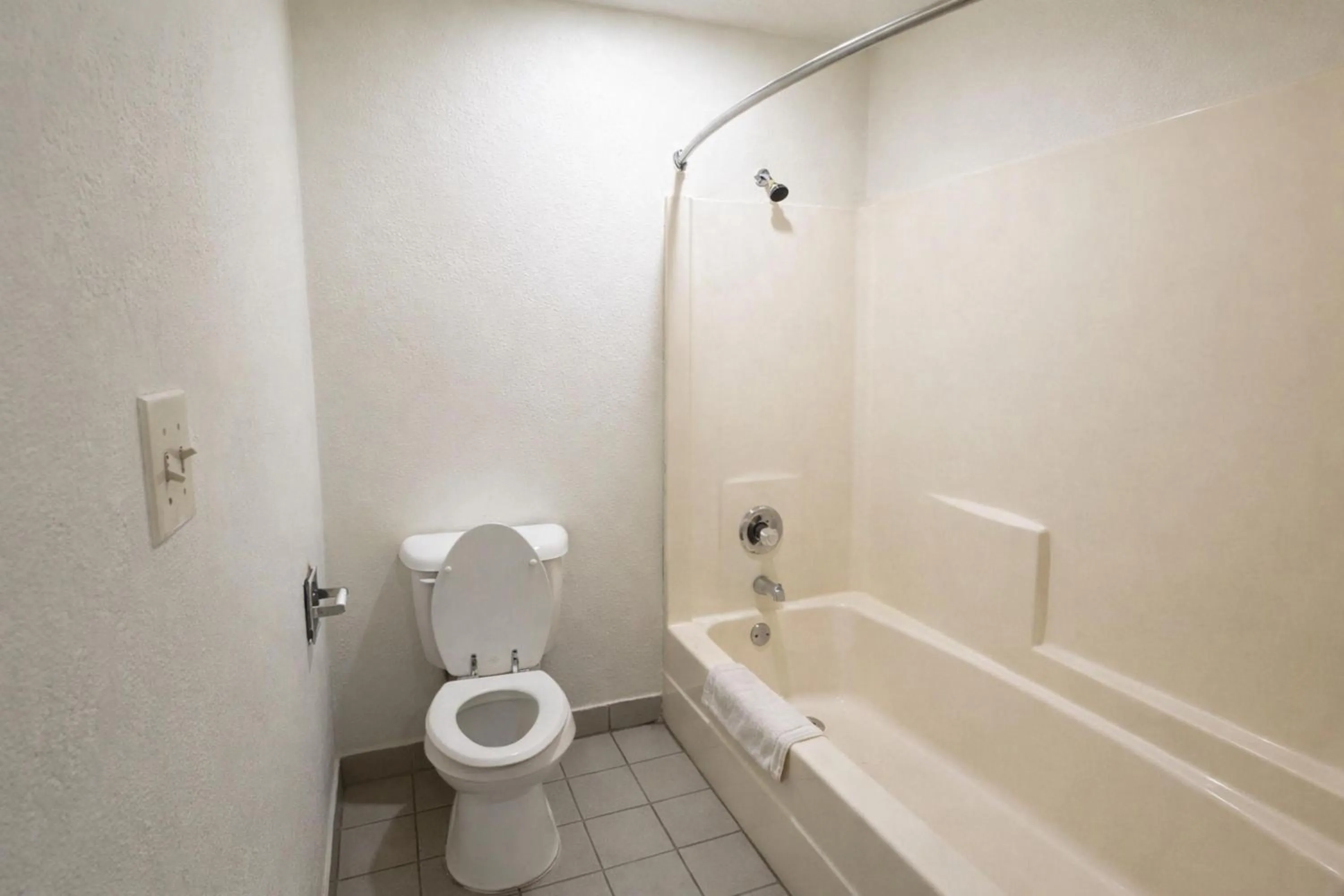 Bathroom in Woodbridge Inn By OYO Rome